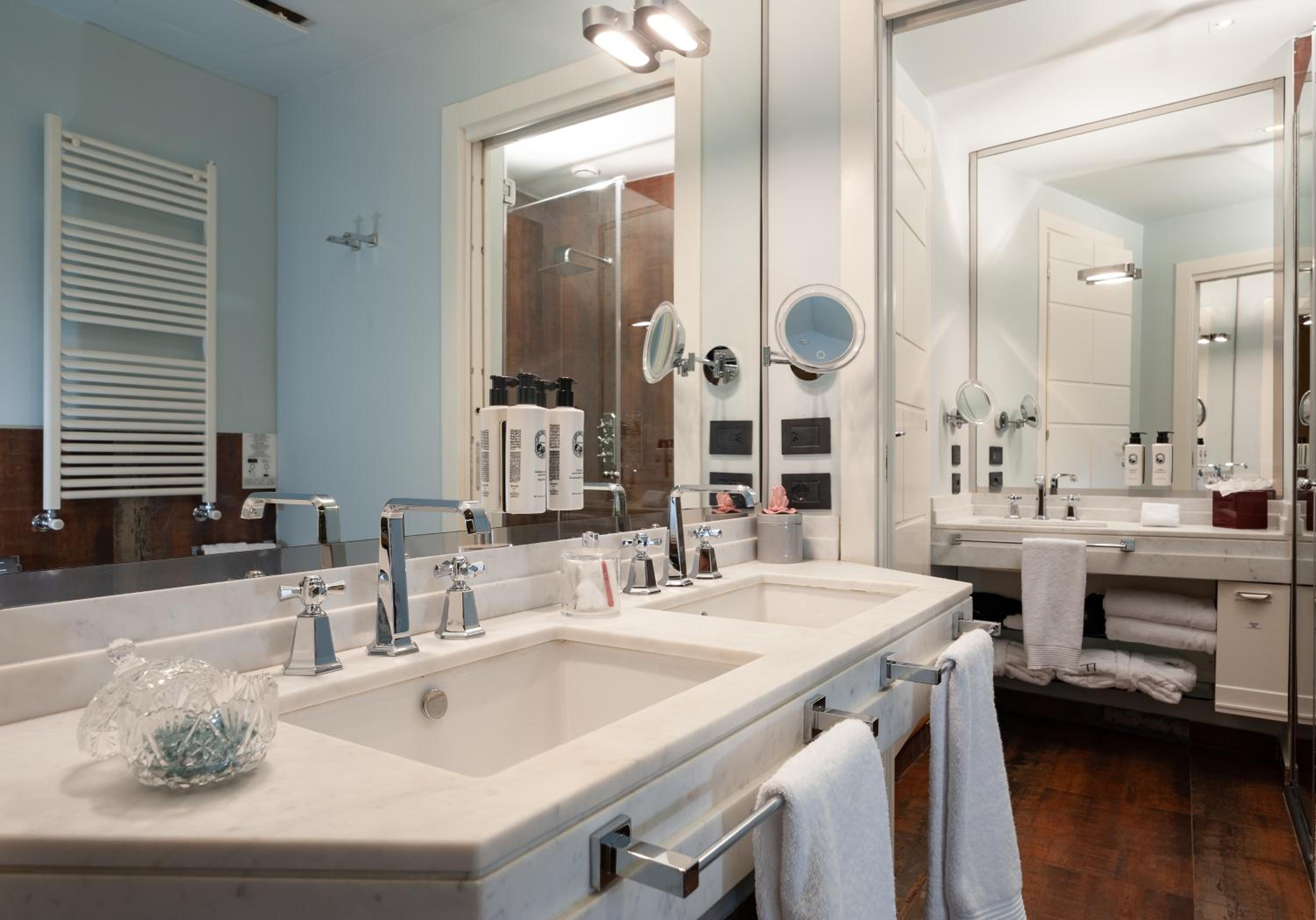 Deluxe Queen Suite