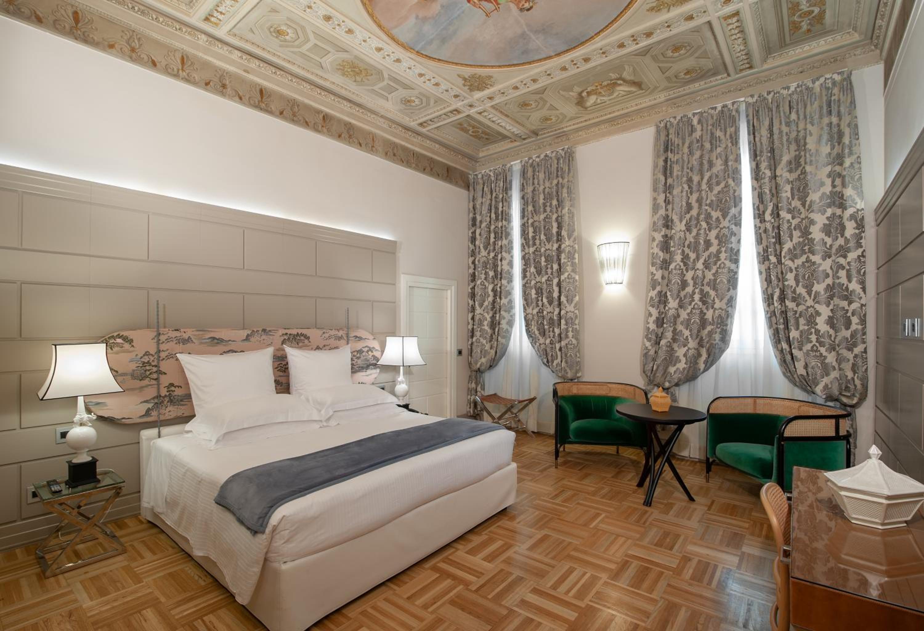 Standard Suite - Photo 2