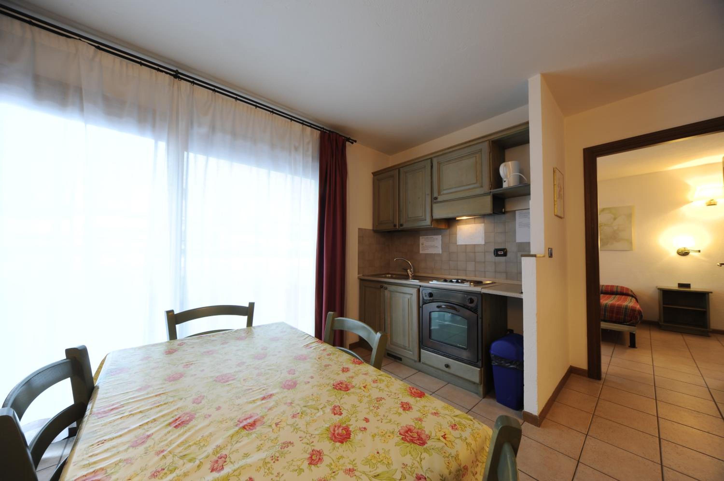 One-Bedroom Apartment - Photo 3