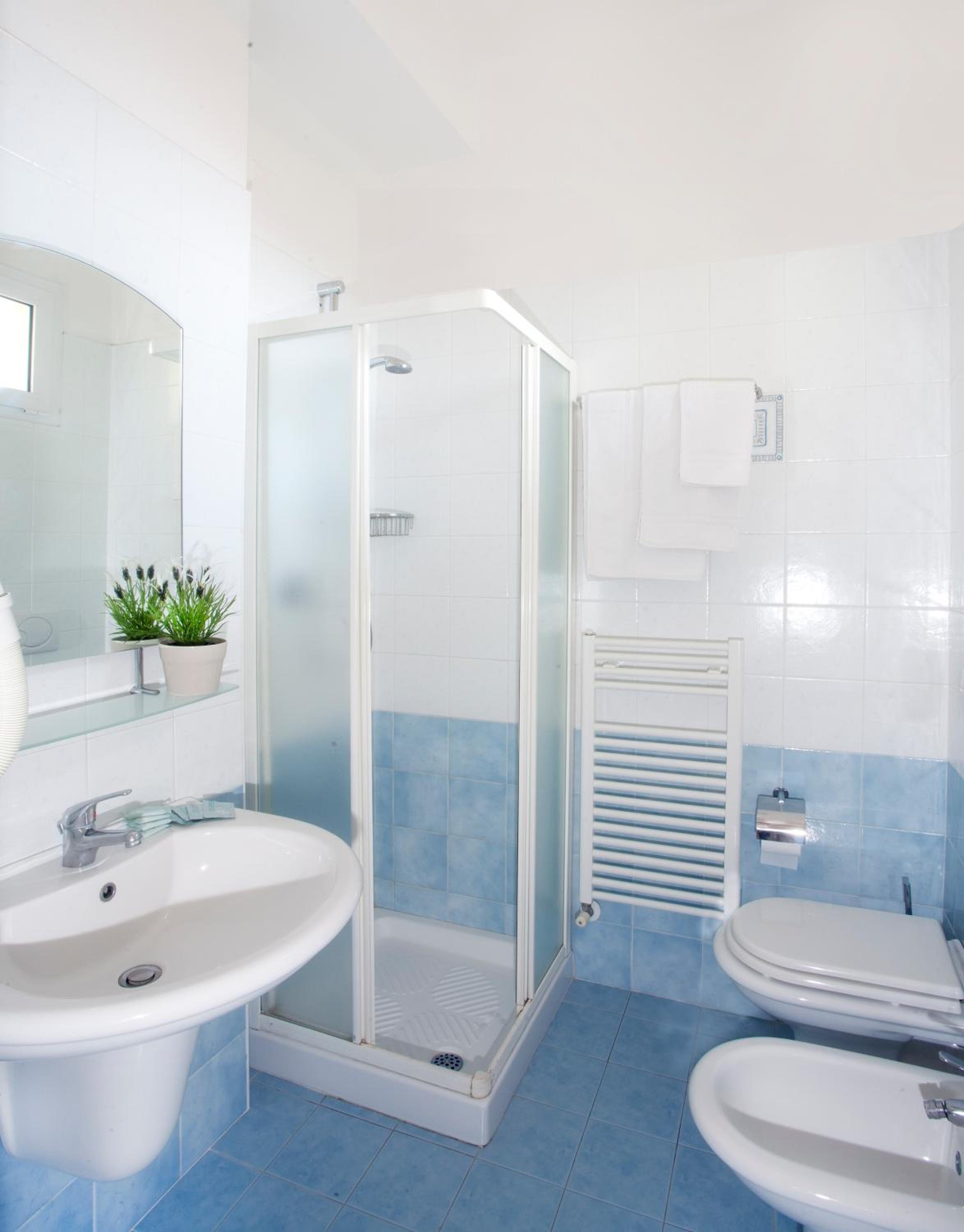 Double Room - Photo 9