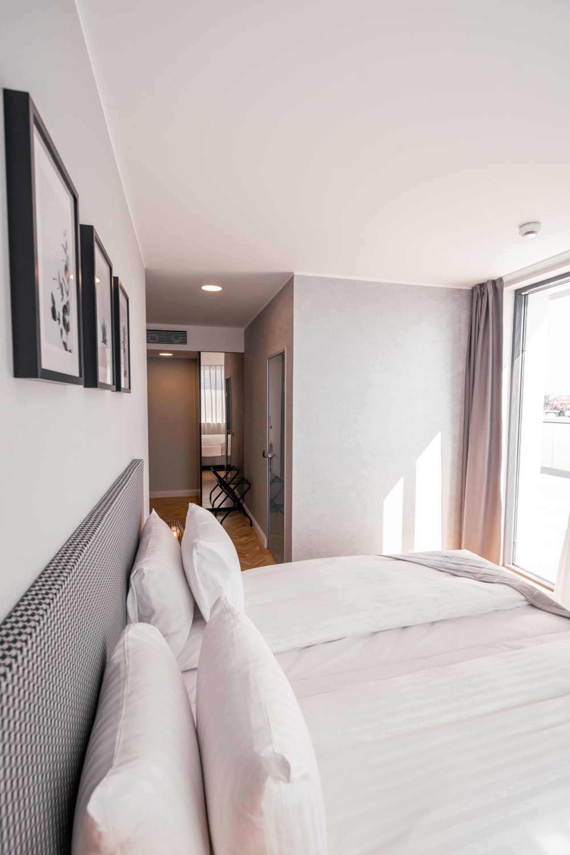 Deluxe Double Room with Balcony - Photo 1