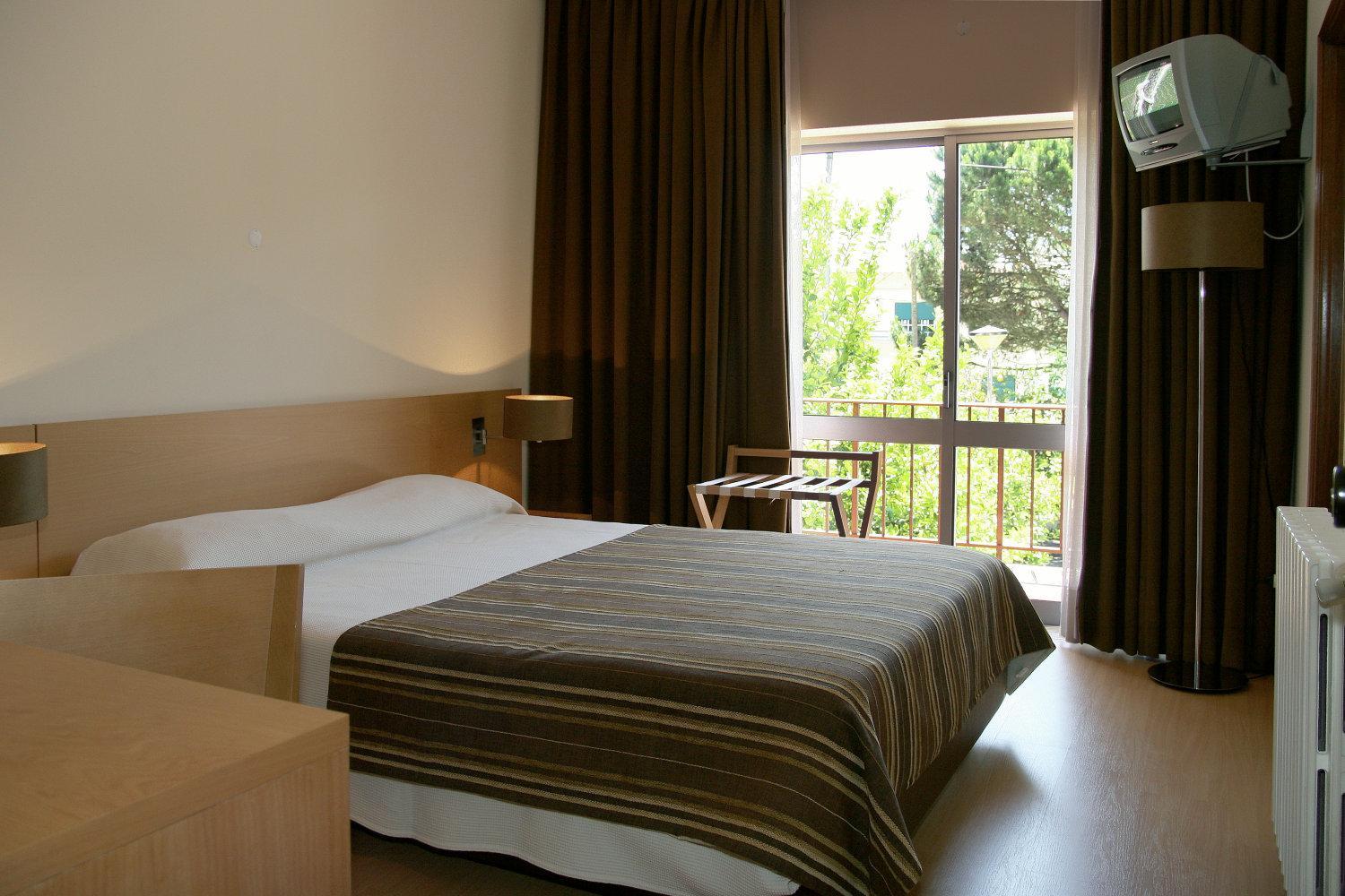 Double or Twin Room - Photo 3