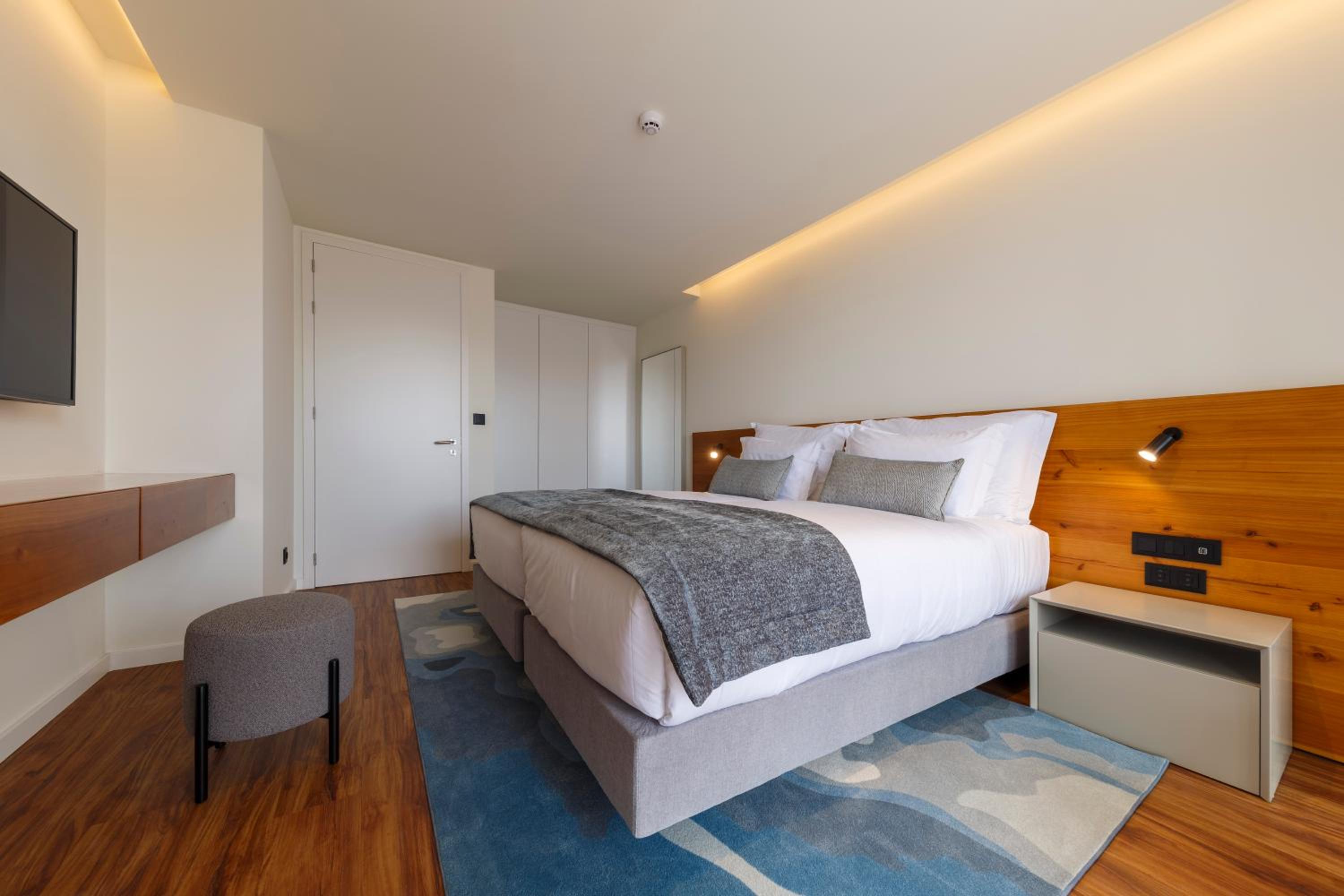 Superior One-Bedroom Apartment - Photo 1