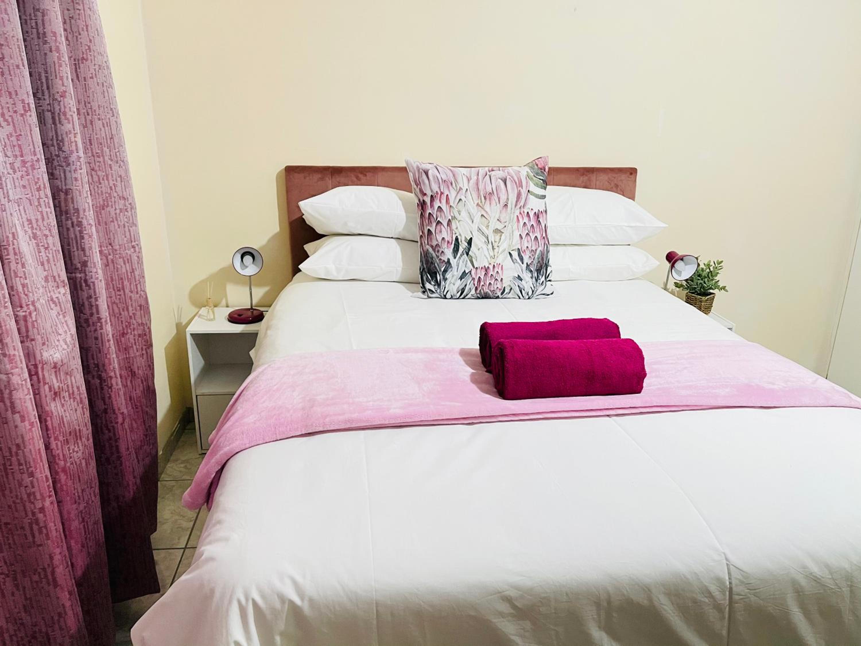 Double Room with Private External Bathroom - Photo 1