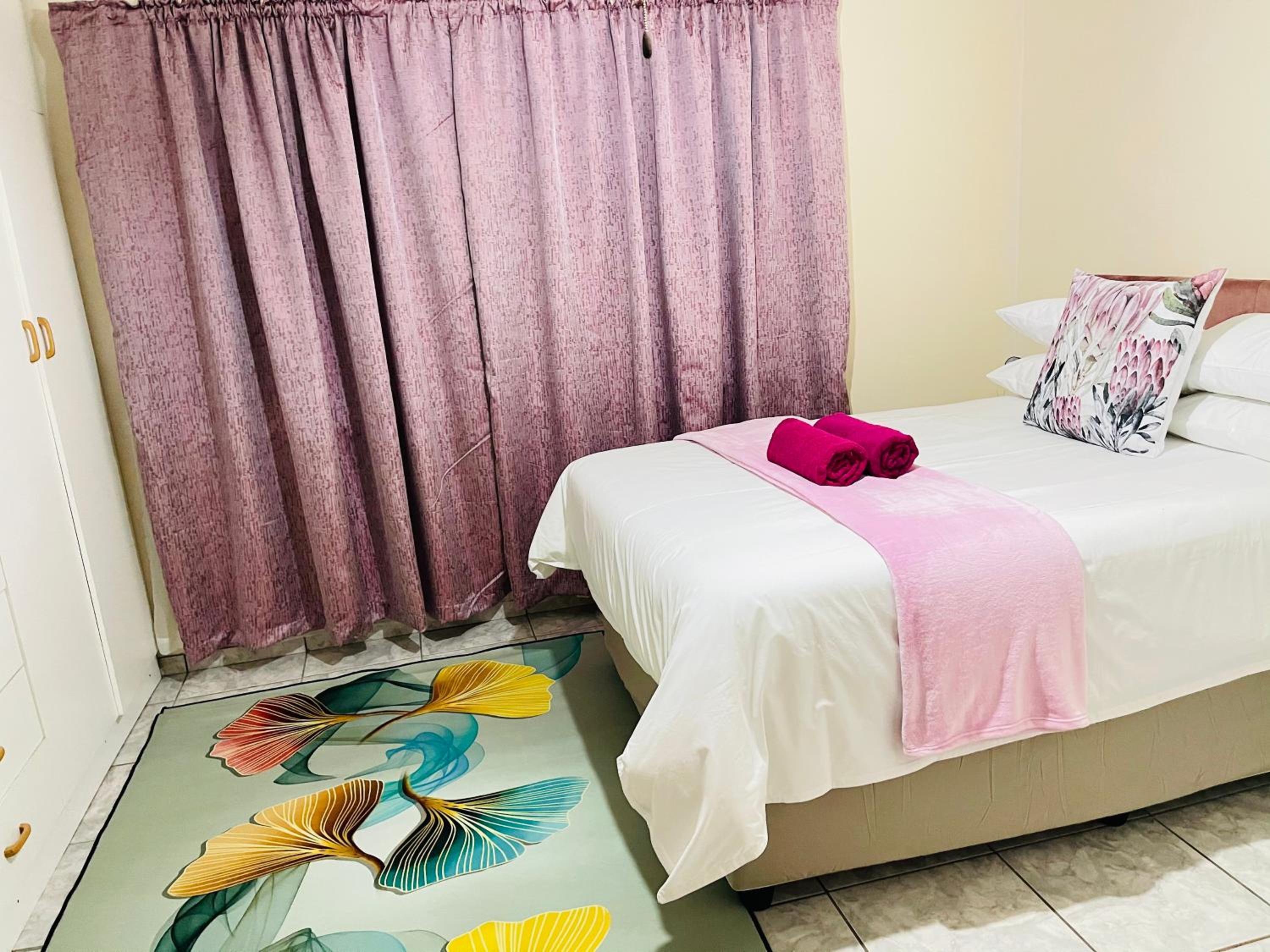 Double Room with Private External Bathroom - Photo 2