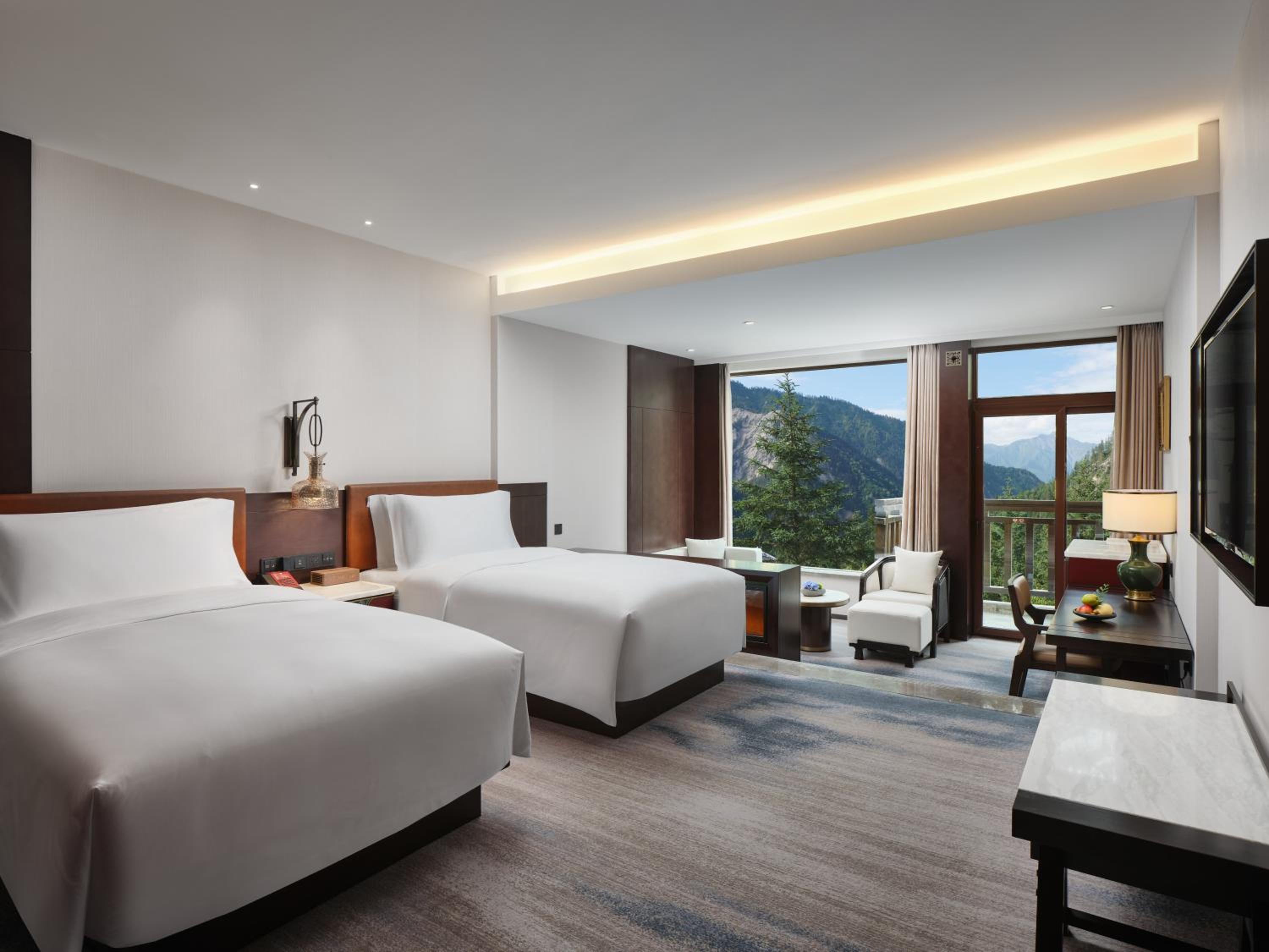 Premium Twin Room with Balcony and Mountain View - Photo 2
