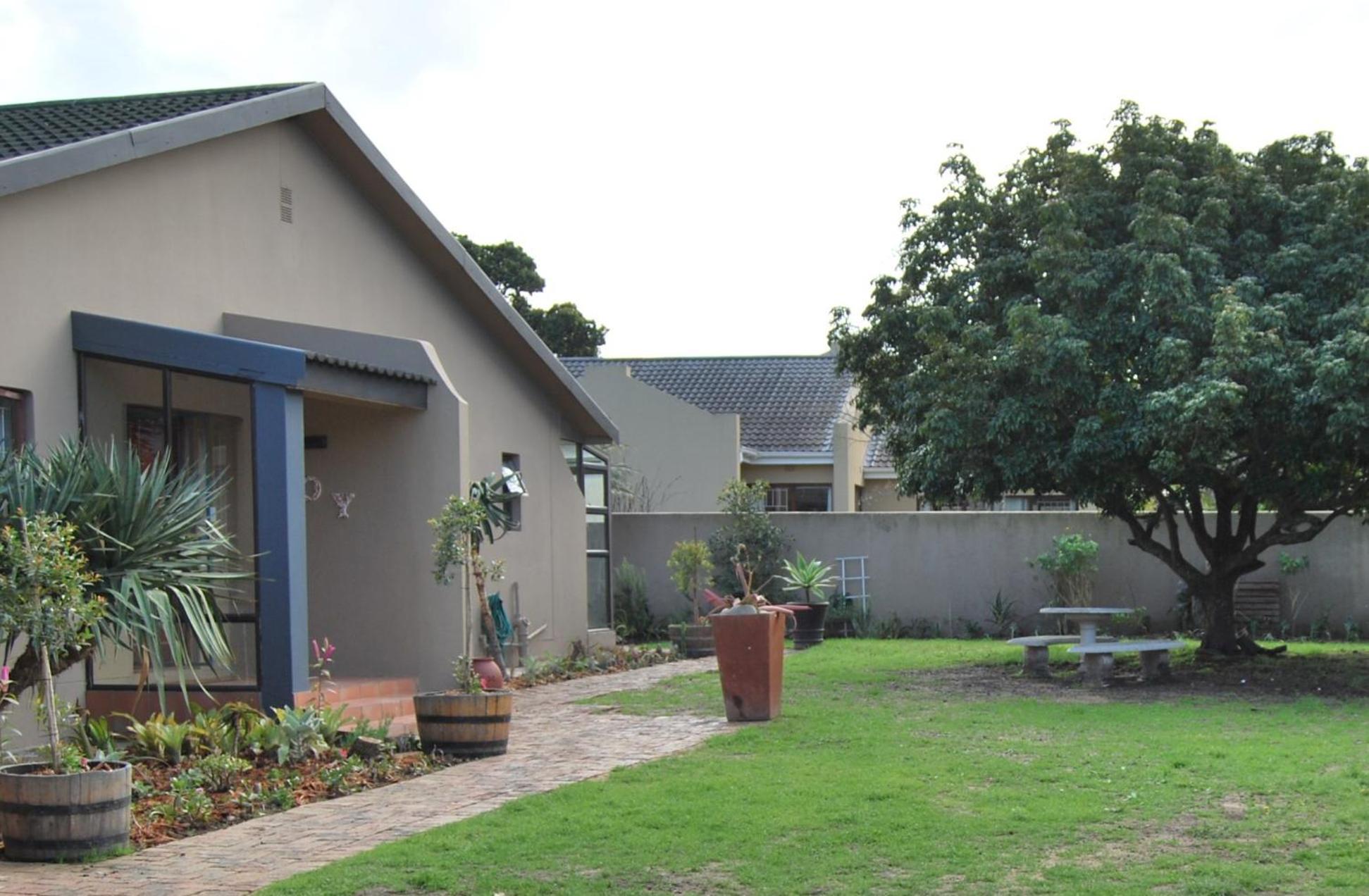 Studio Apartment - Photo 8