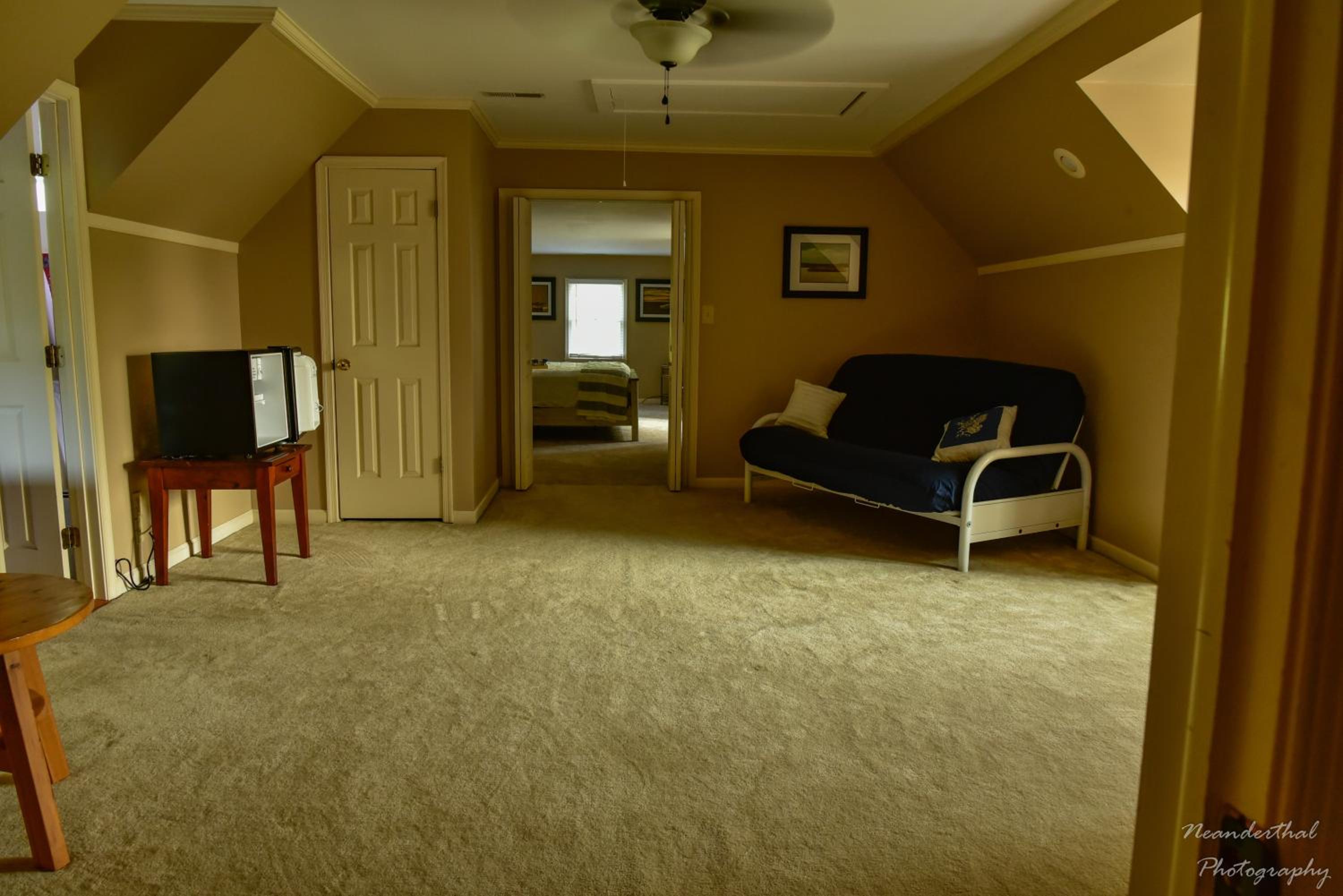 Deluxe King Room - Photo 4