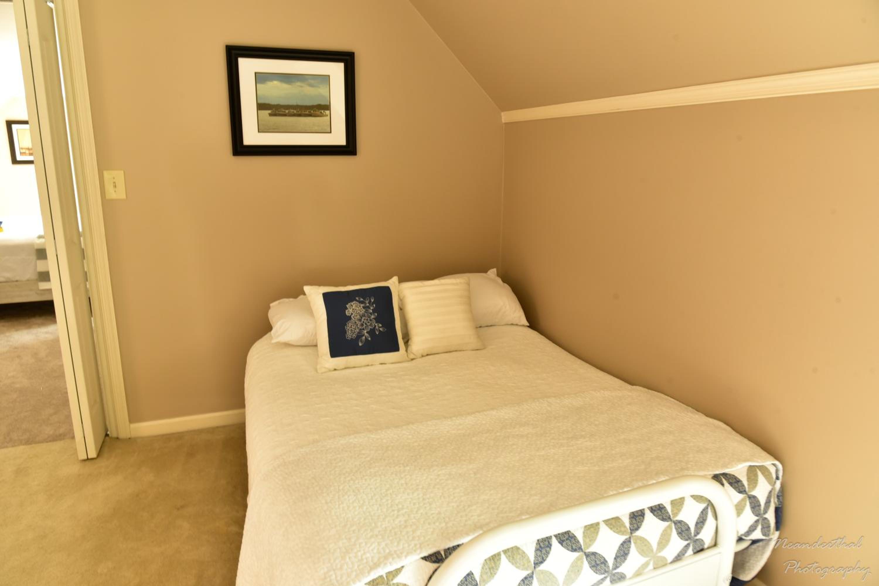 Deluxe King Room - Photo 5