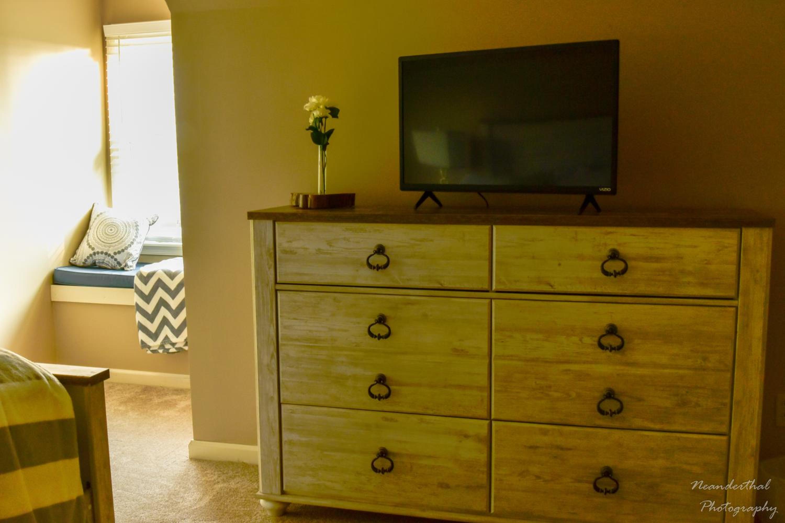 Deluxe King Room - Photo 9