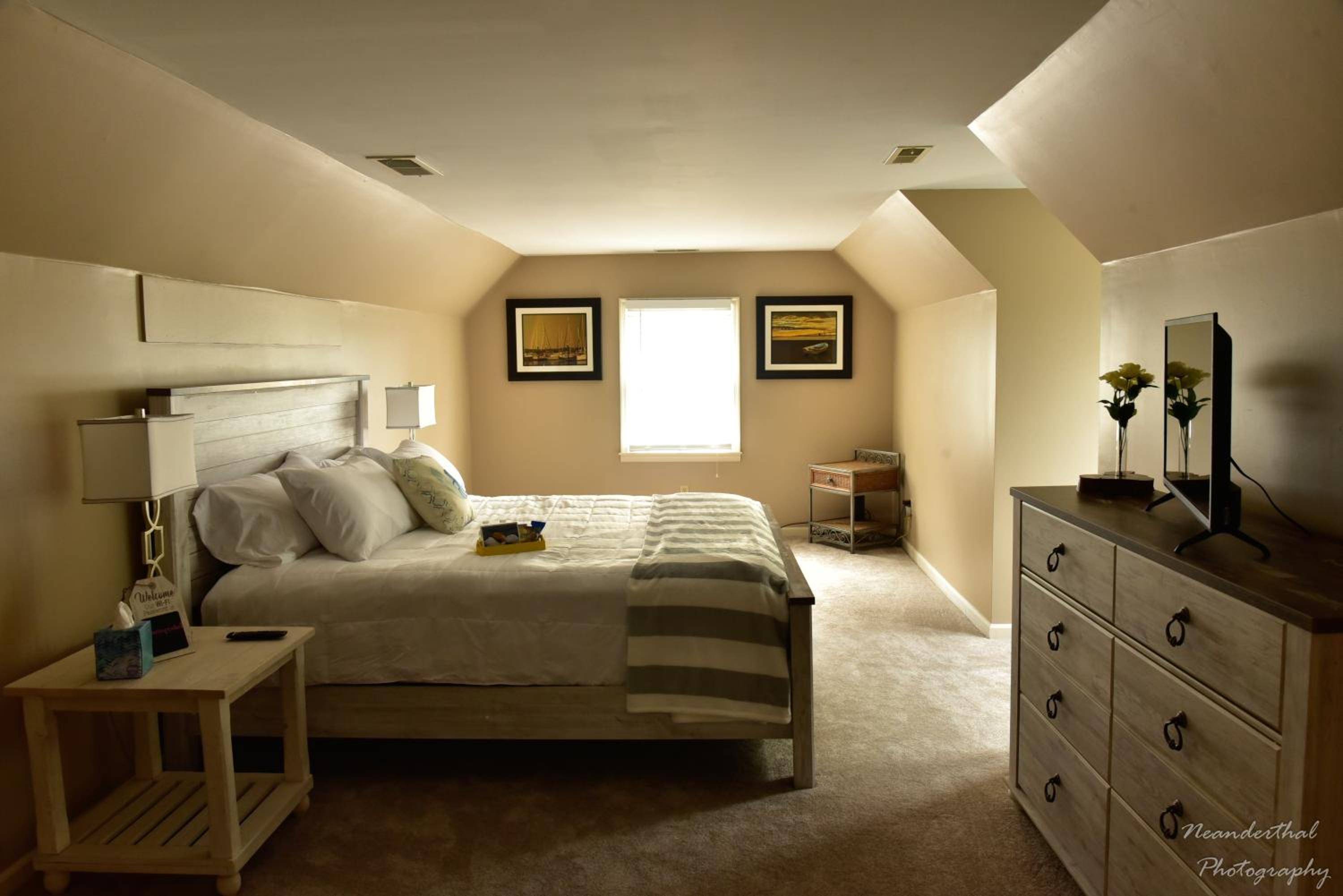 Deluxe King Room - Photo 2