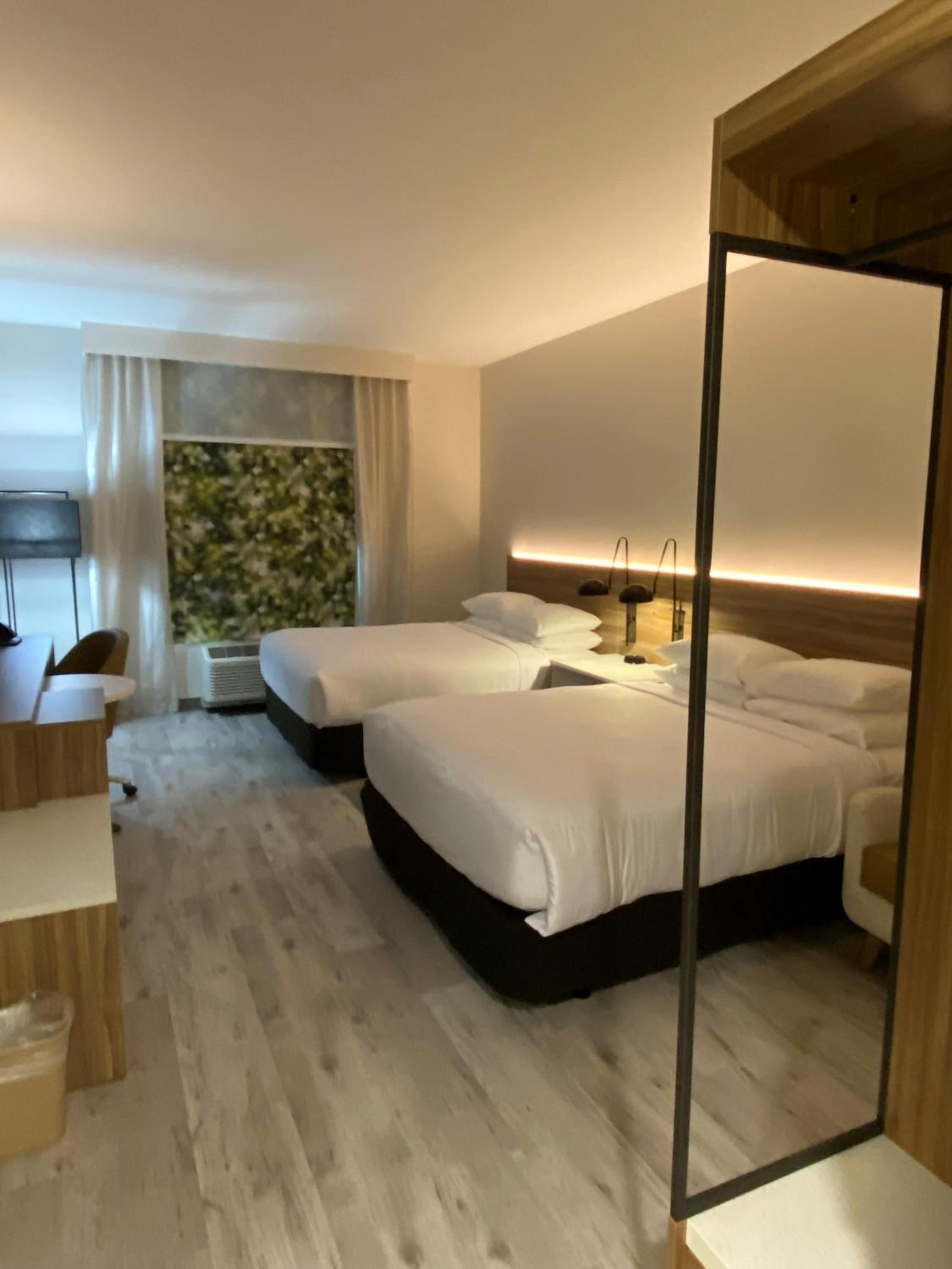 Double room with 2 Queen Beds, Deluxe, Non-Smoking