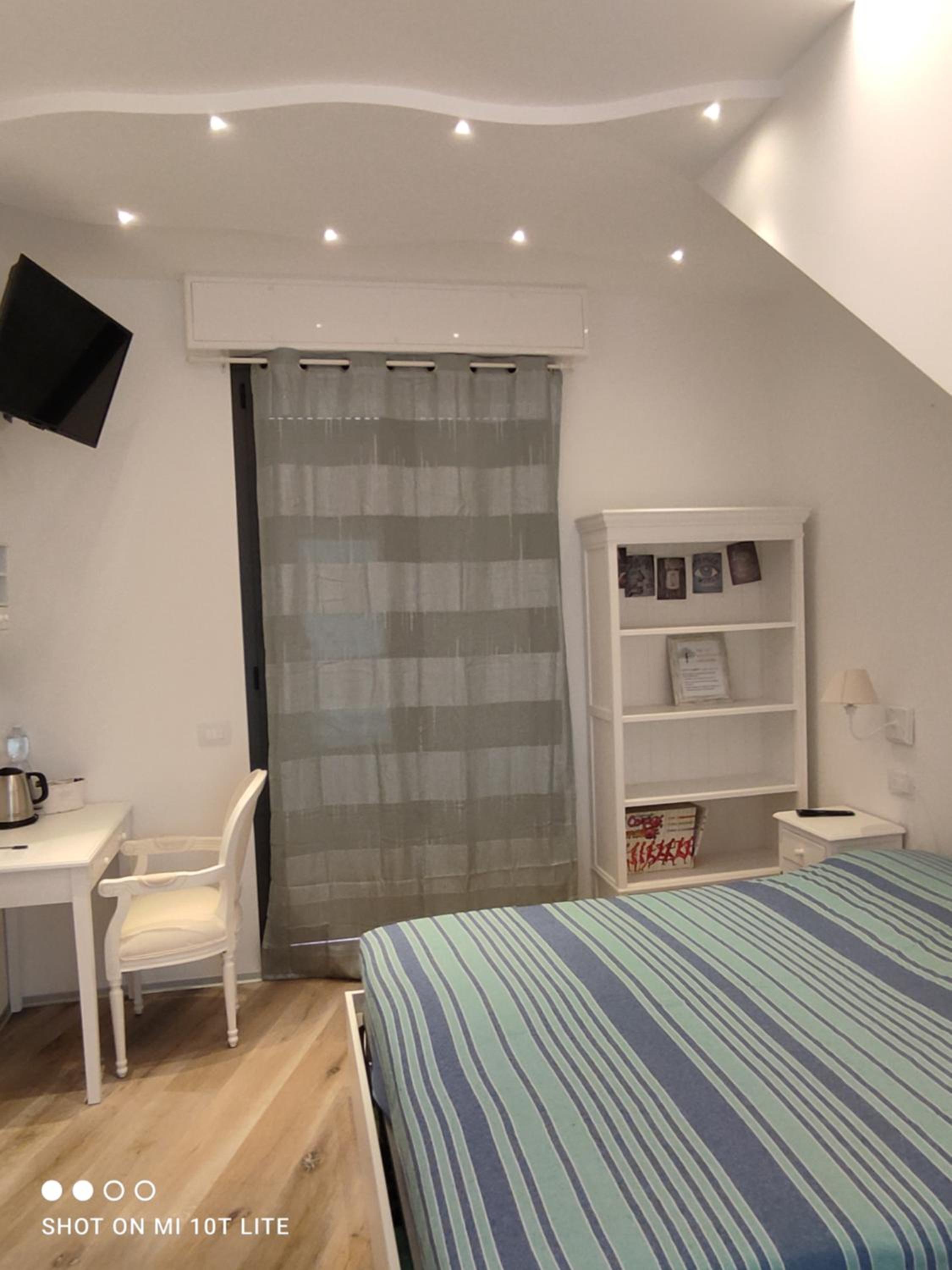Double Room - Photo 12
