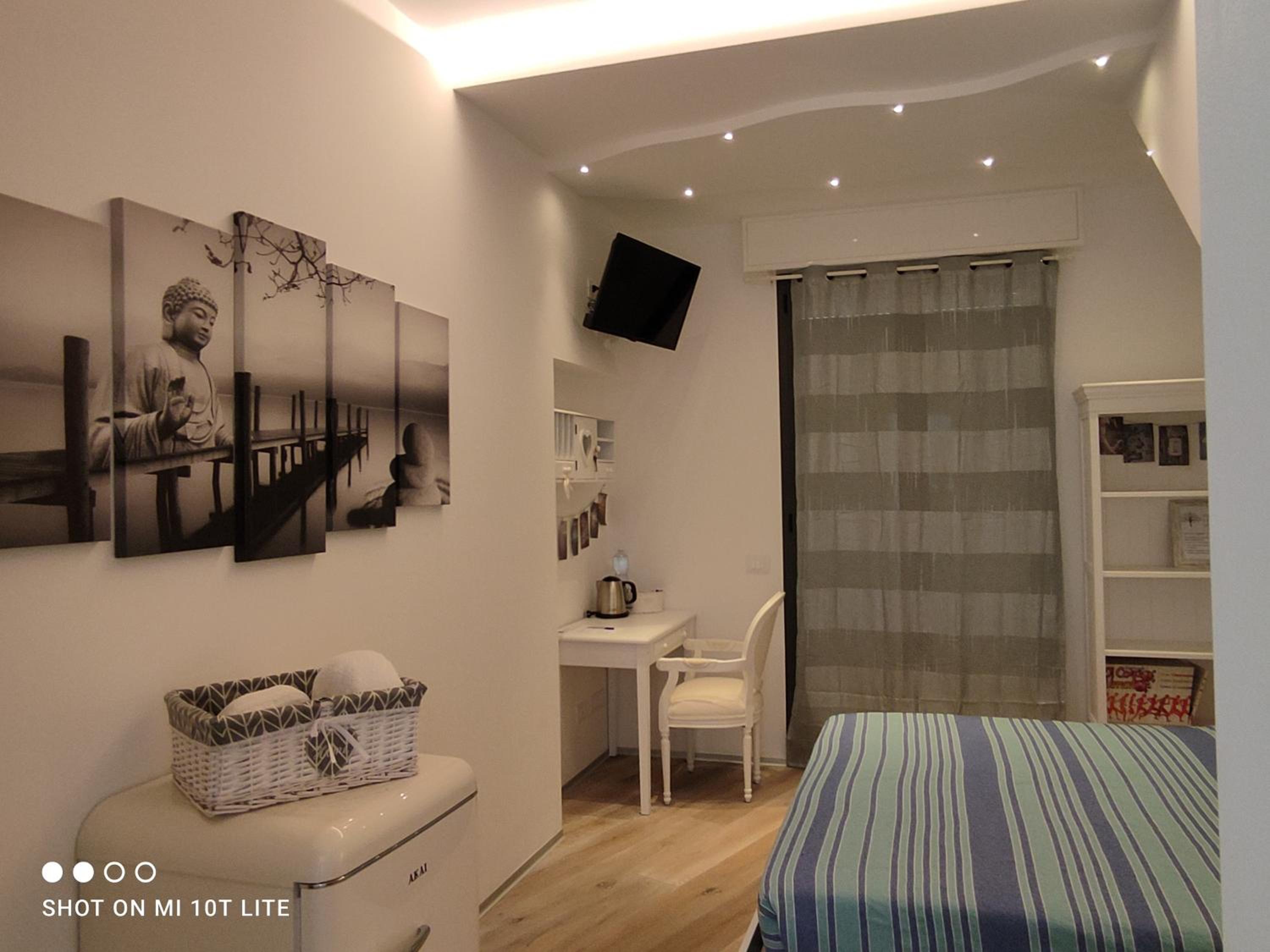 Double Room - Photo 11