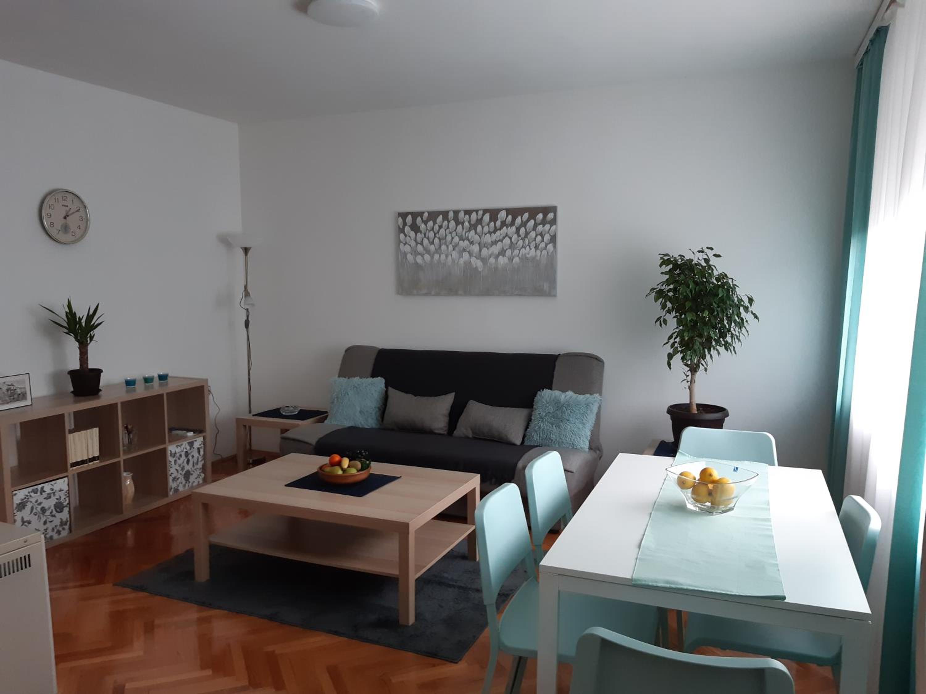 One-Bedroom Apartment photo 1