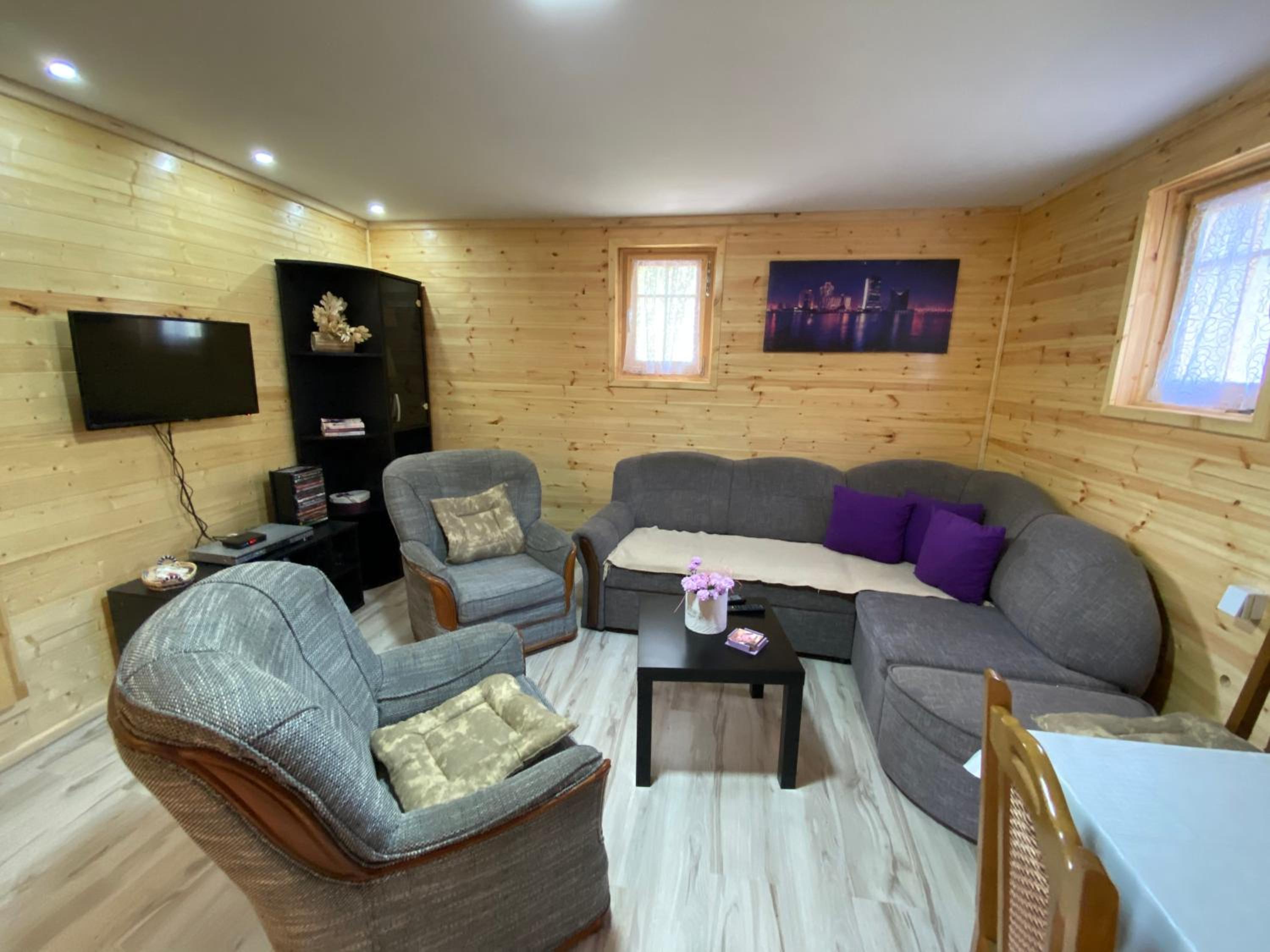 One-Bedroom House photo 1