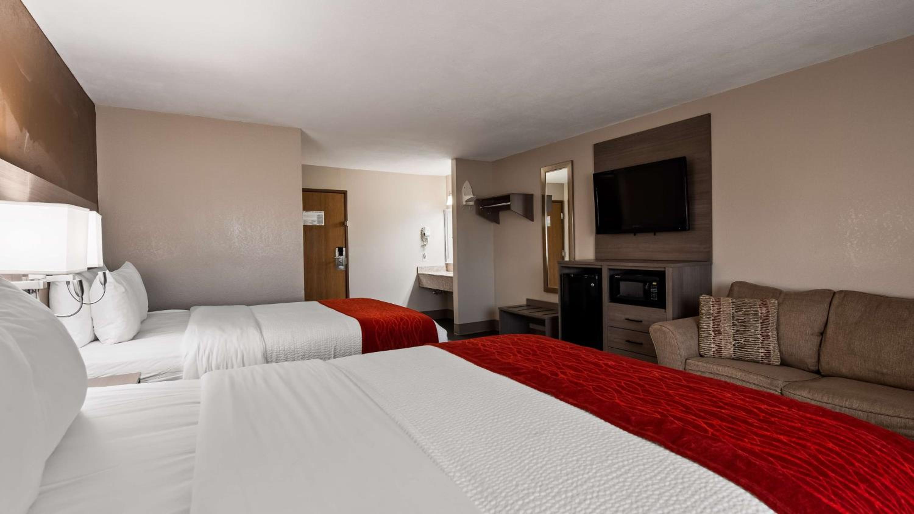 Queen Room with Two Queen Beds and Sofa Bed photo 1