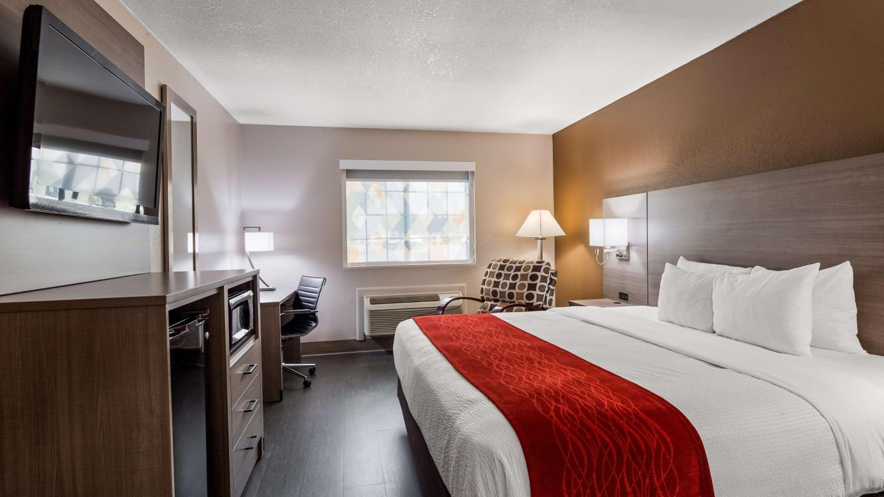 King Room with Walk-In Shower - Mobility Access photo 1