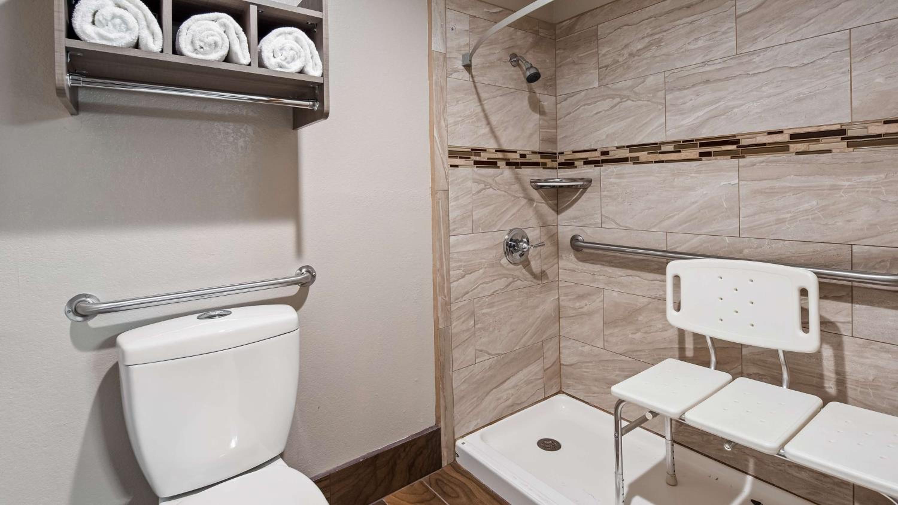 King Room with Walk-In Shower - Mobility Access photo 2