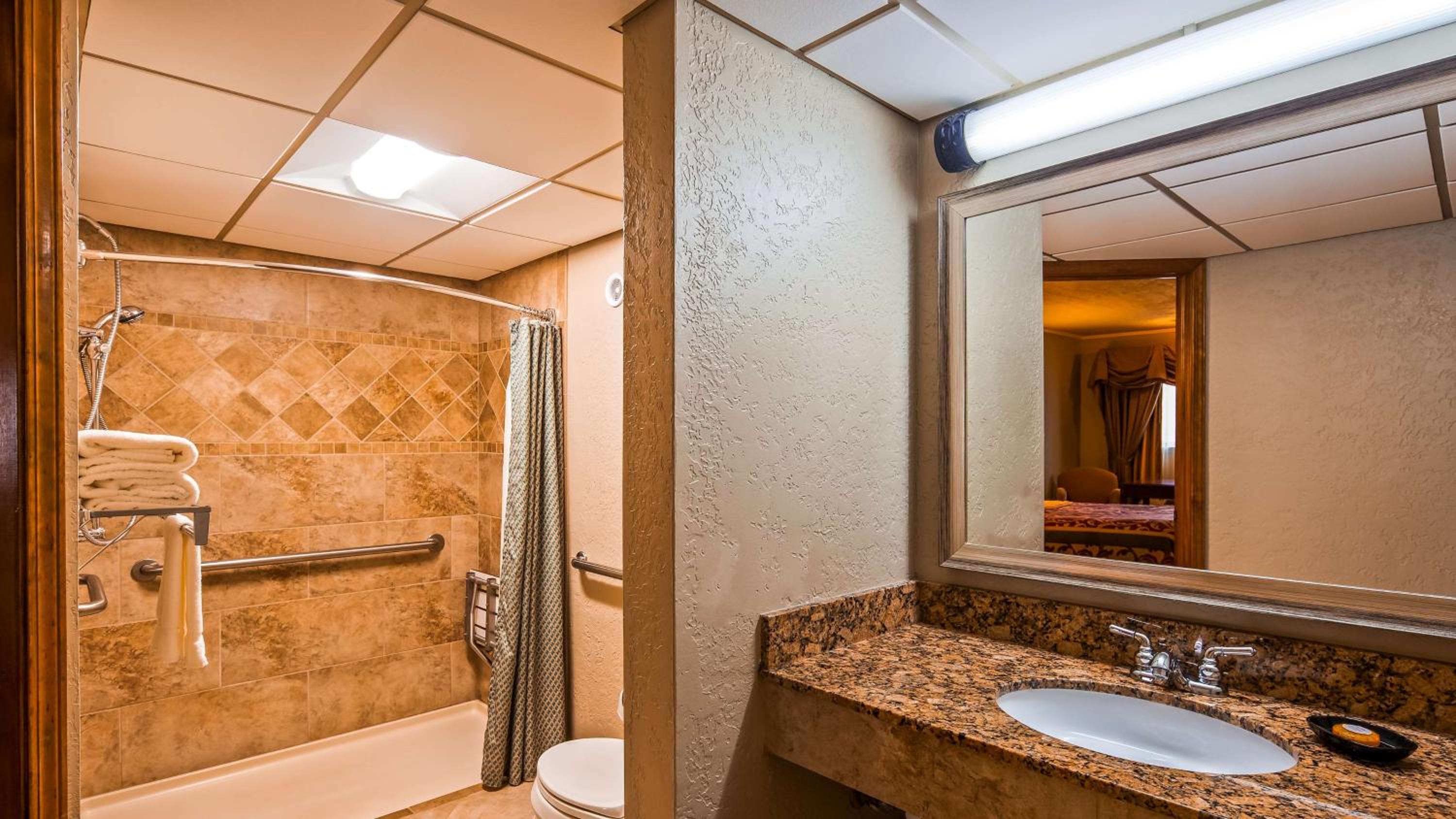 King Room with Roll-in Shower - Disability Access/Non-Smoking