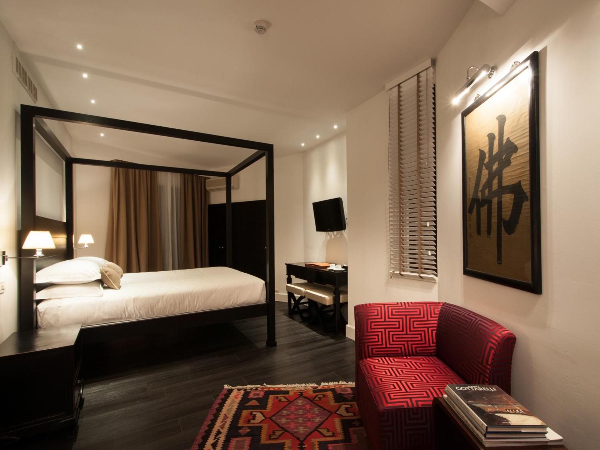 Junior Suite with Balcony - Photo 16
