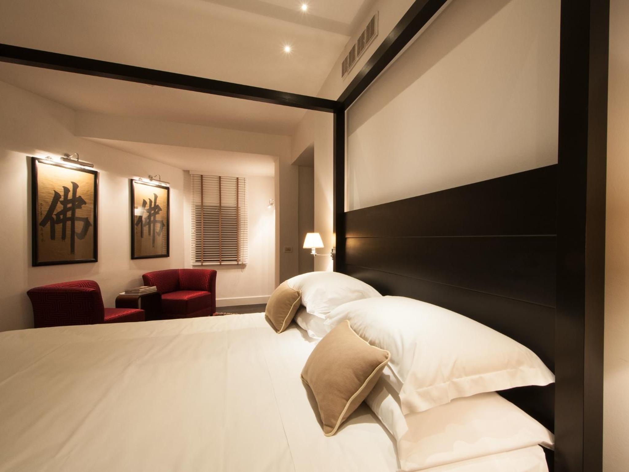 Junior Suite with Balcony - Photo 17