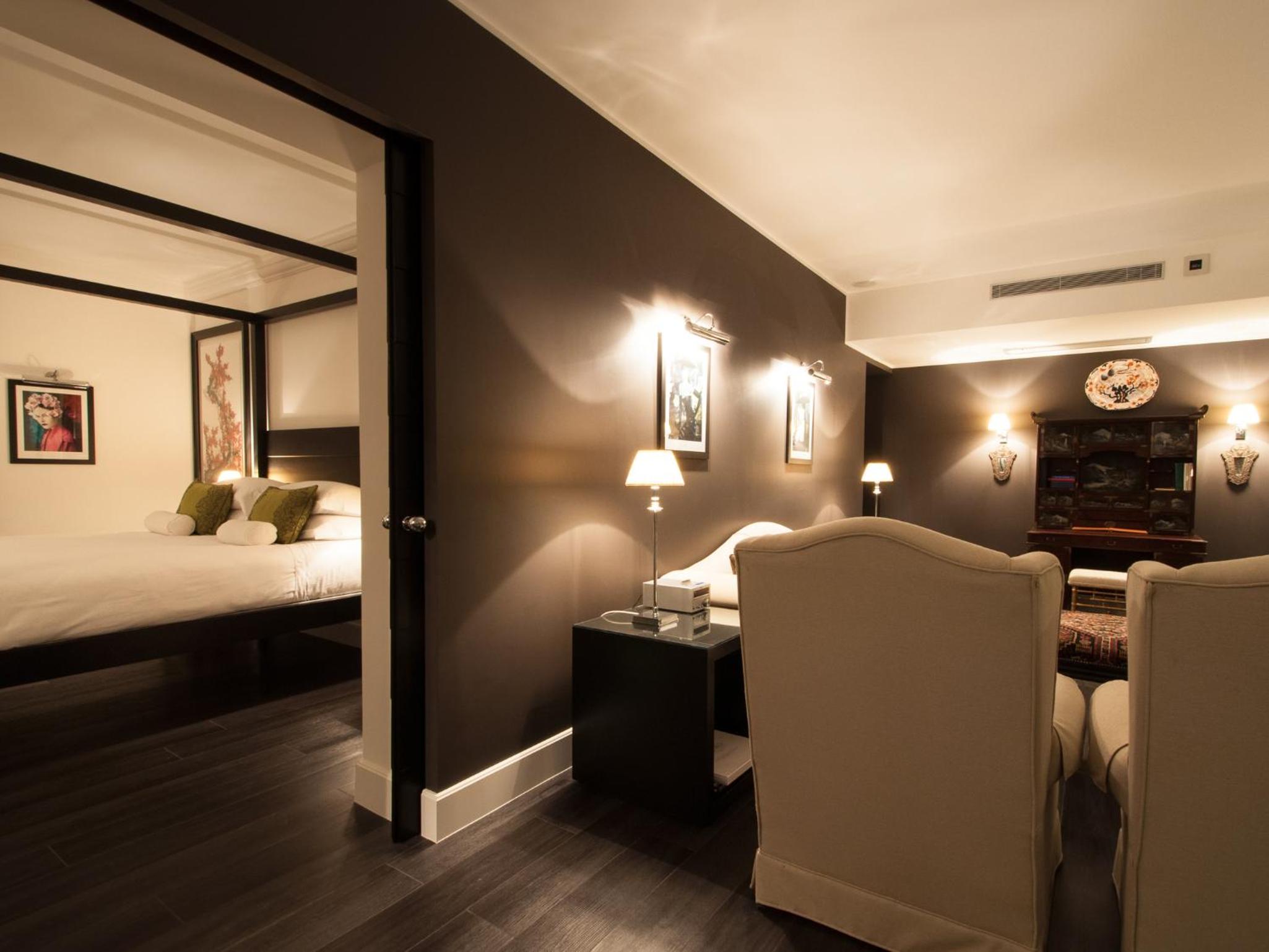 Penthouse Suite with Balcony - Photo 10