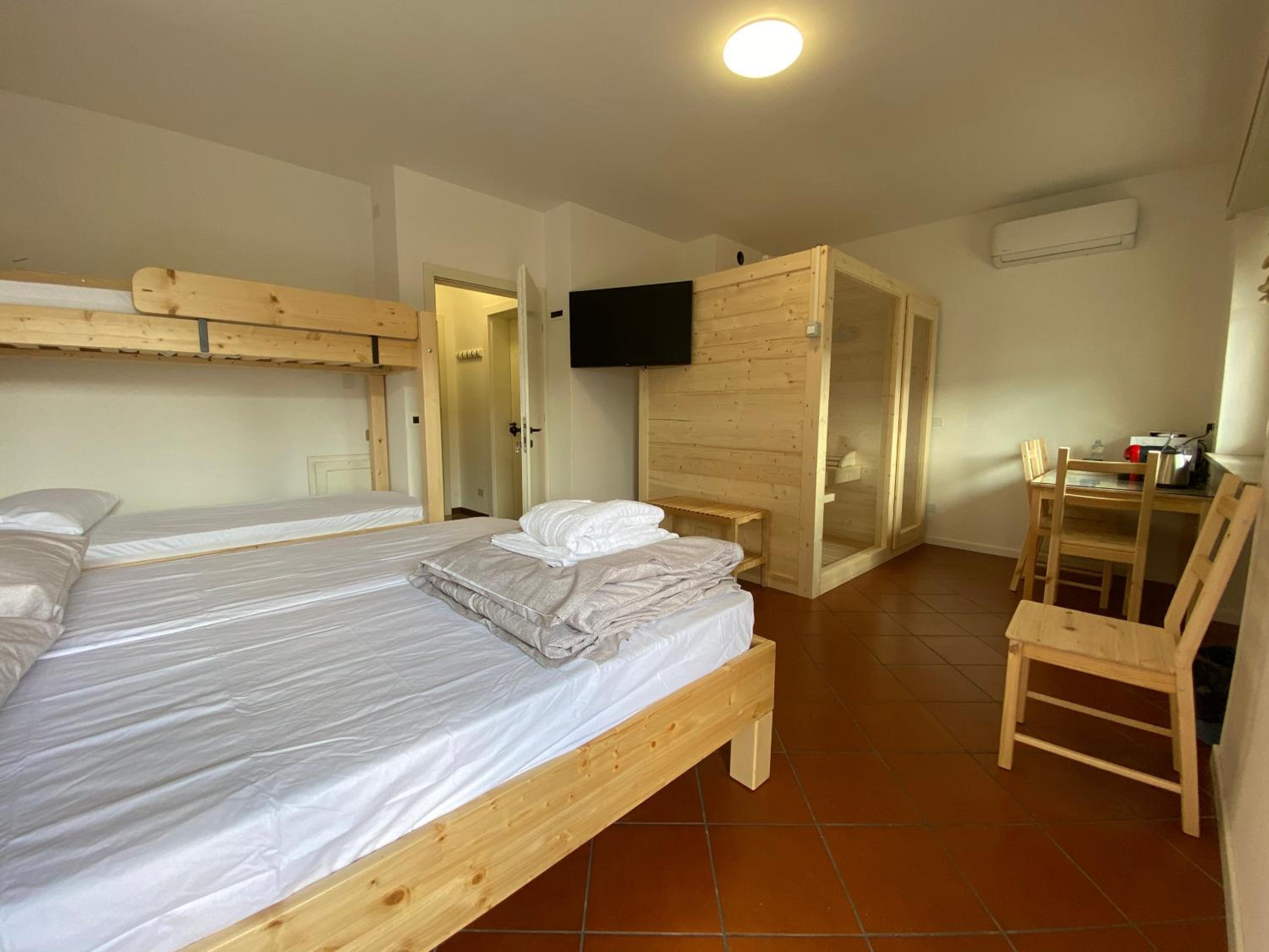 Classic Quadruple Room with Private Sauna - Photo 14