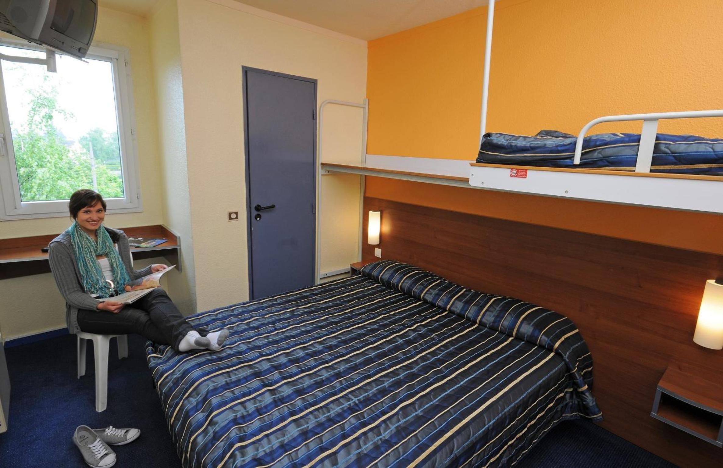 Triple Room - 1 Double Bed & Bunk Beds - Photo 4