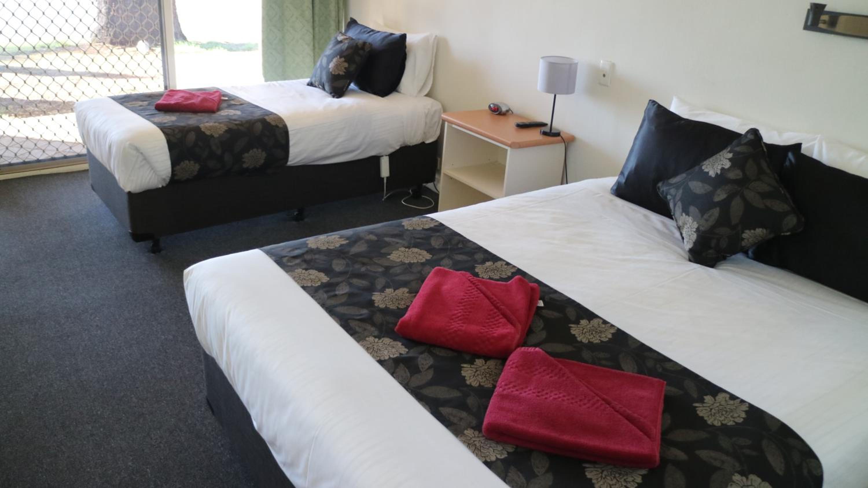 Deluxe Double Room with Lake View photo 3