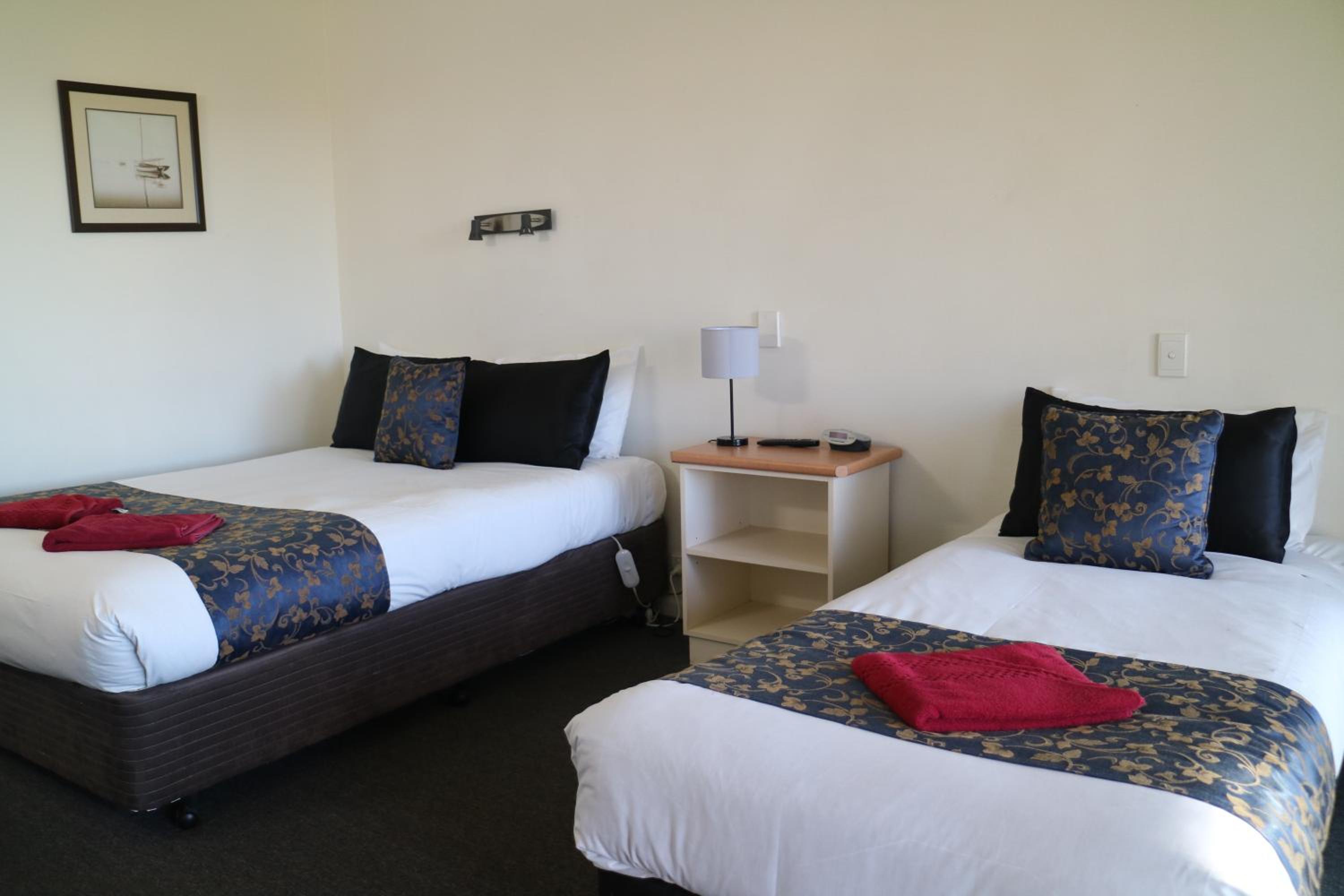 Deluxe Double Room with Lake View photo 2