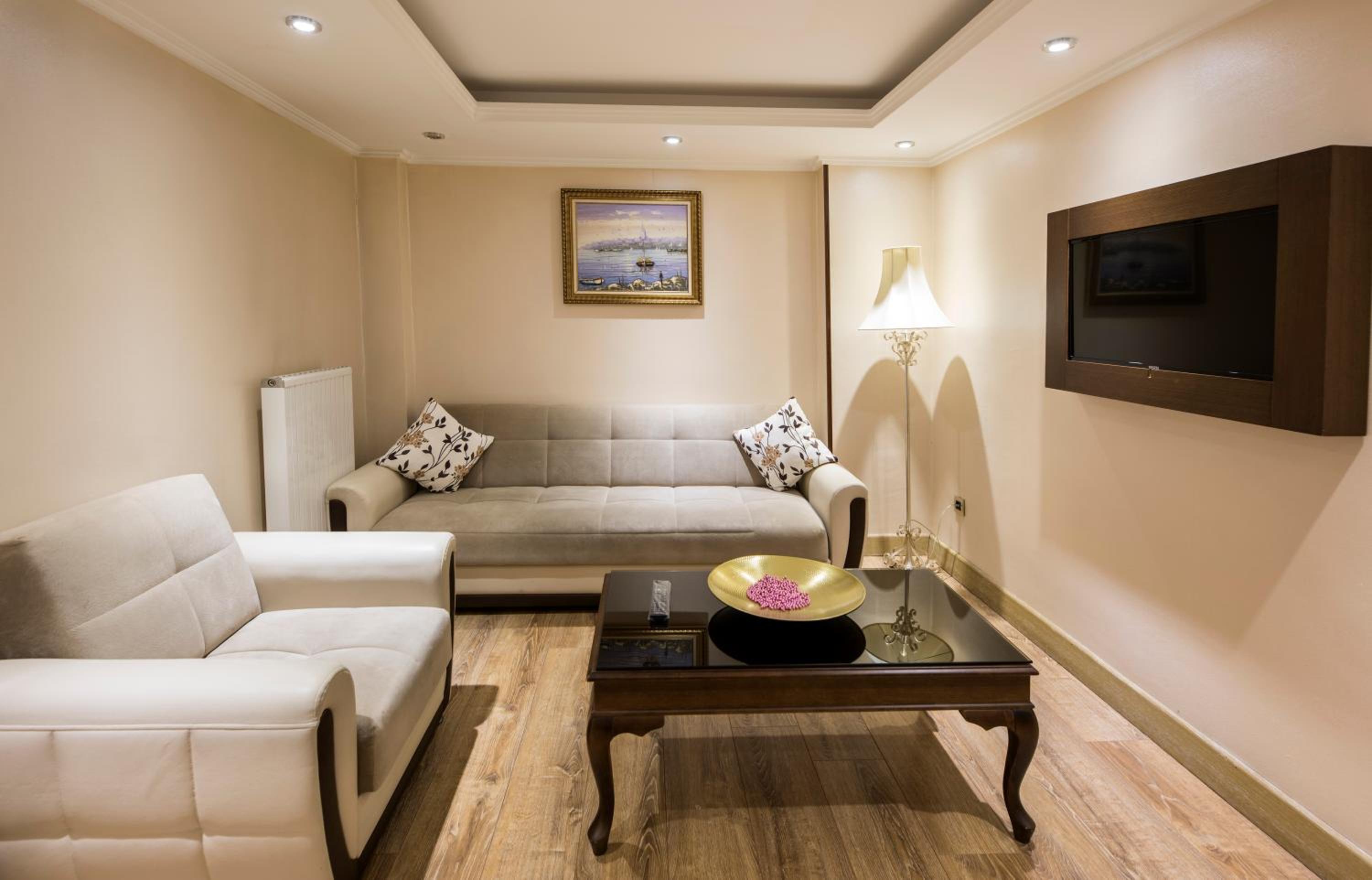 Standard Suite - Photo 4