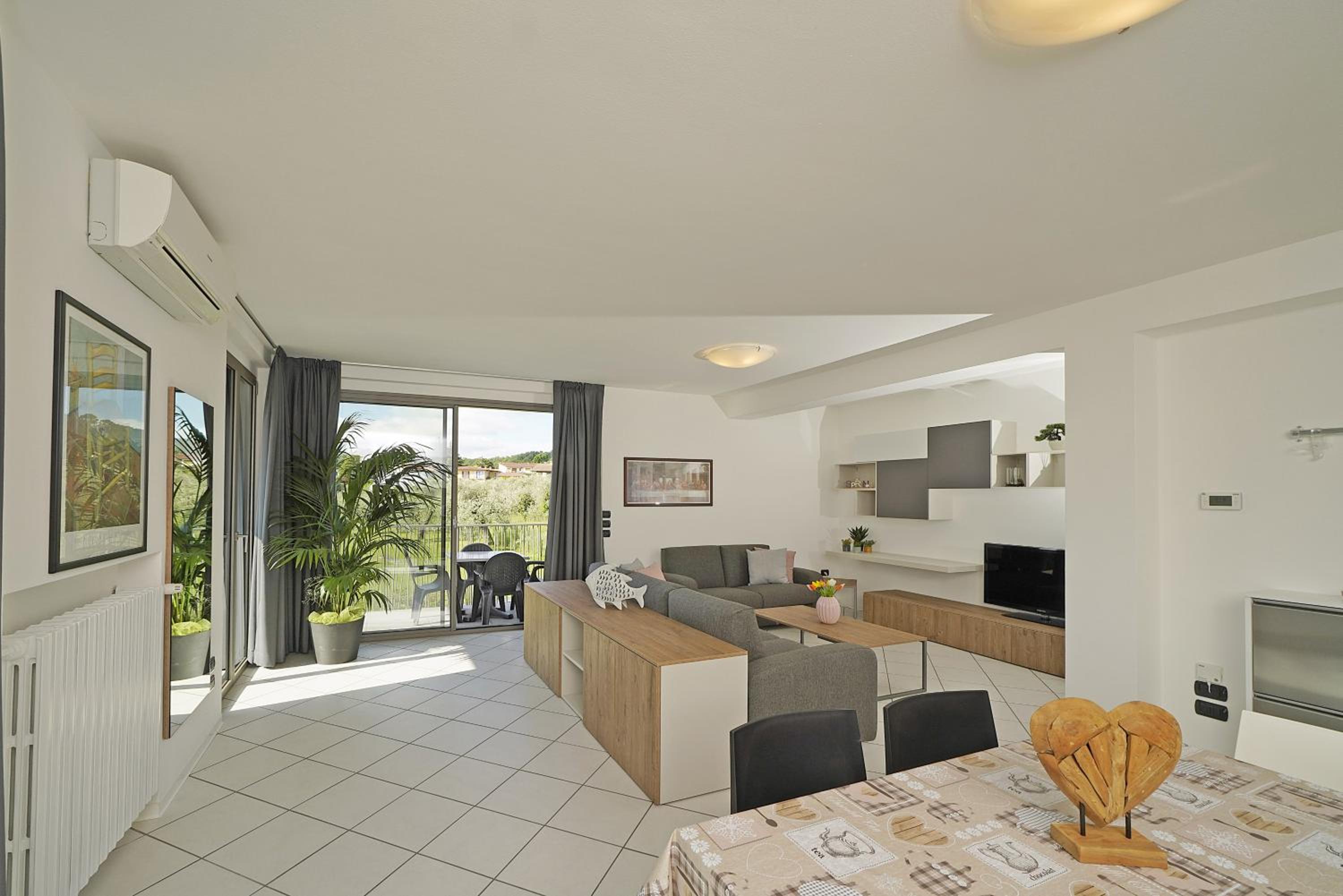 Two-Bedroom Apartment with Lake View - Photo 17