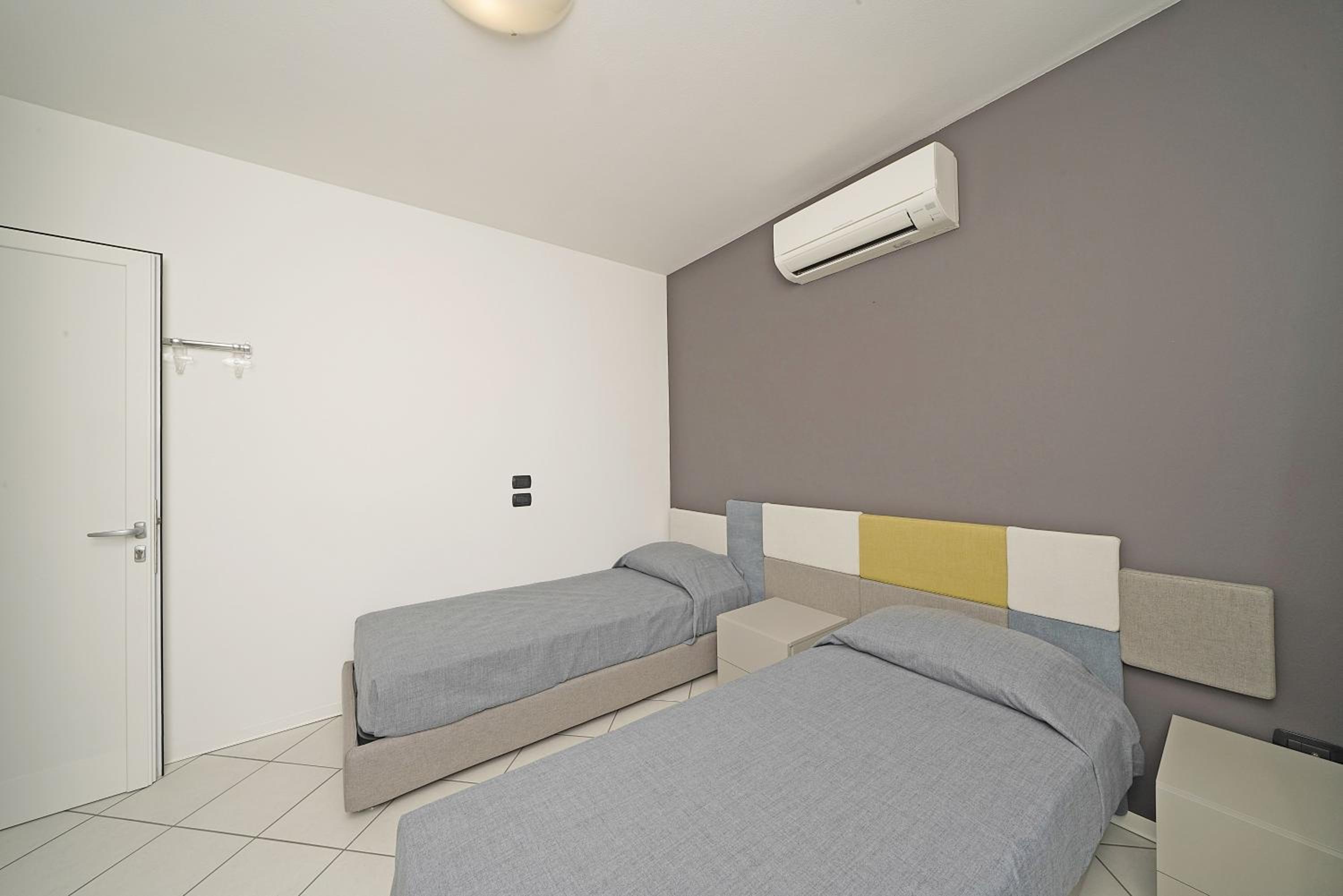 Two-Bedroom Apartment with Lake View - Photo 19