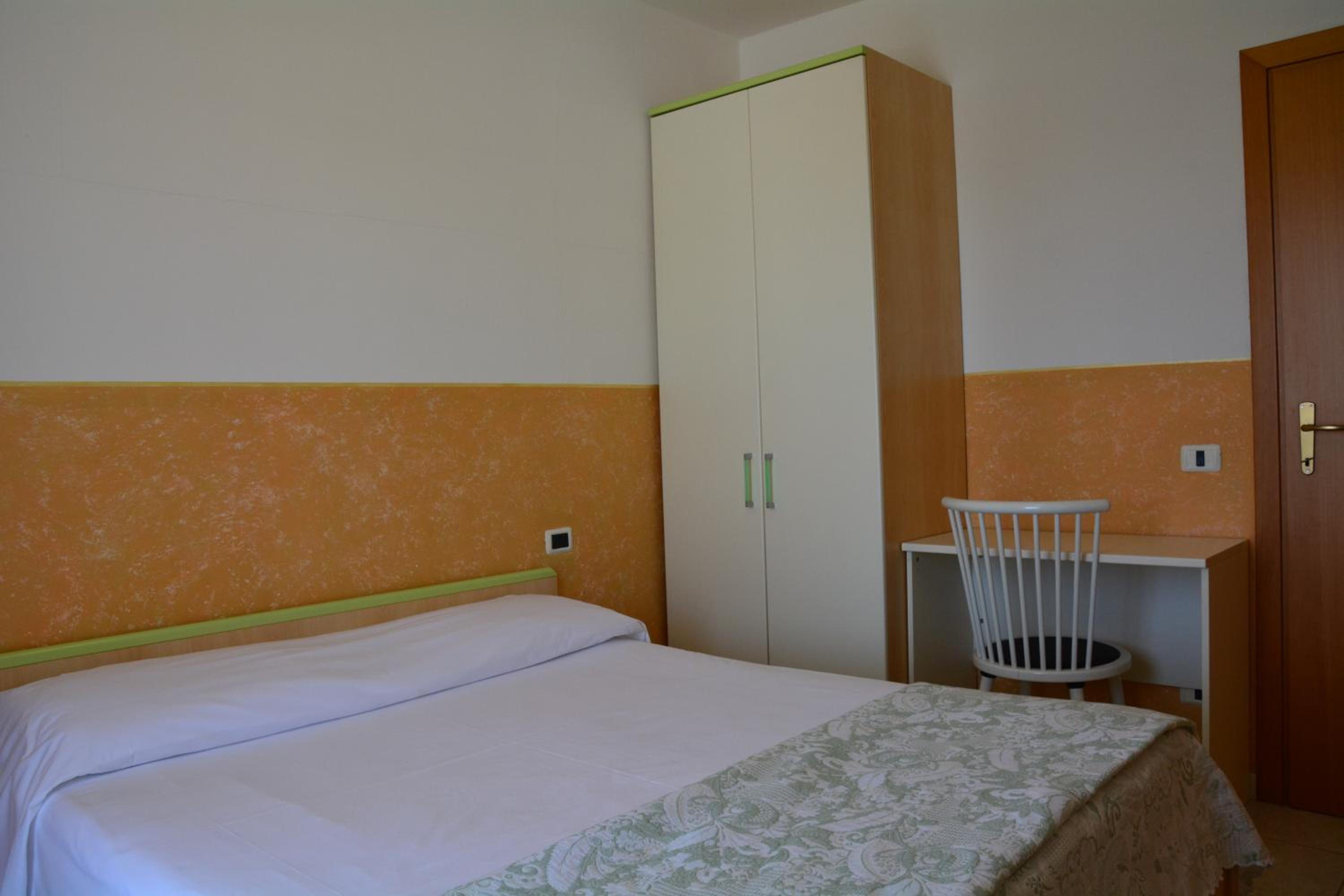 Large Single Room photo 3