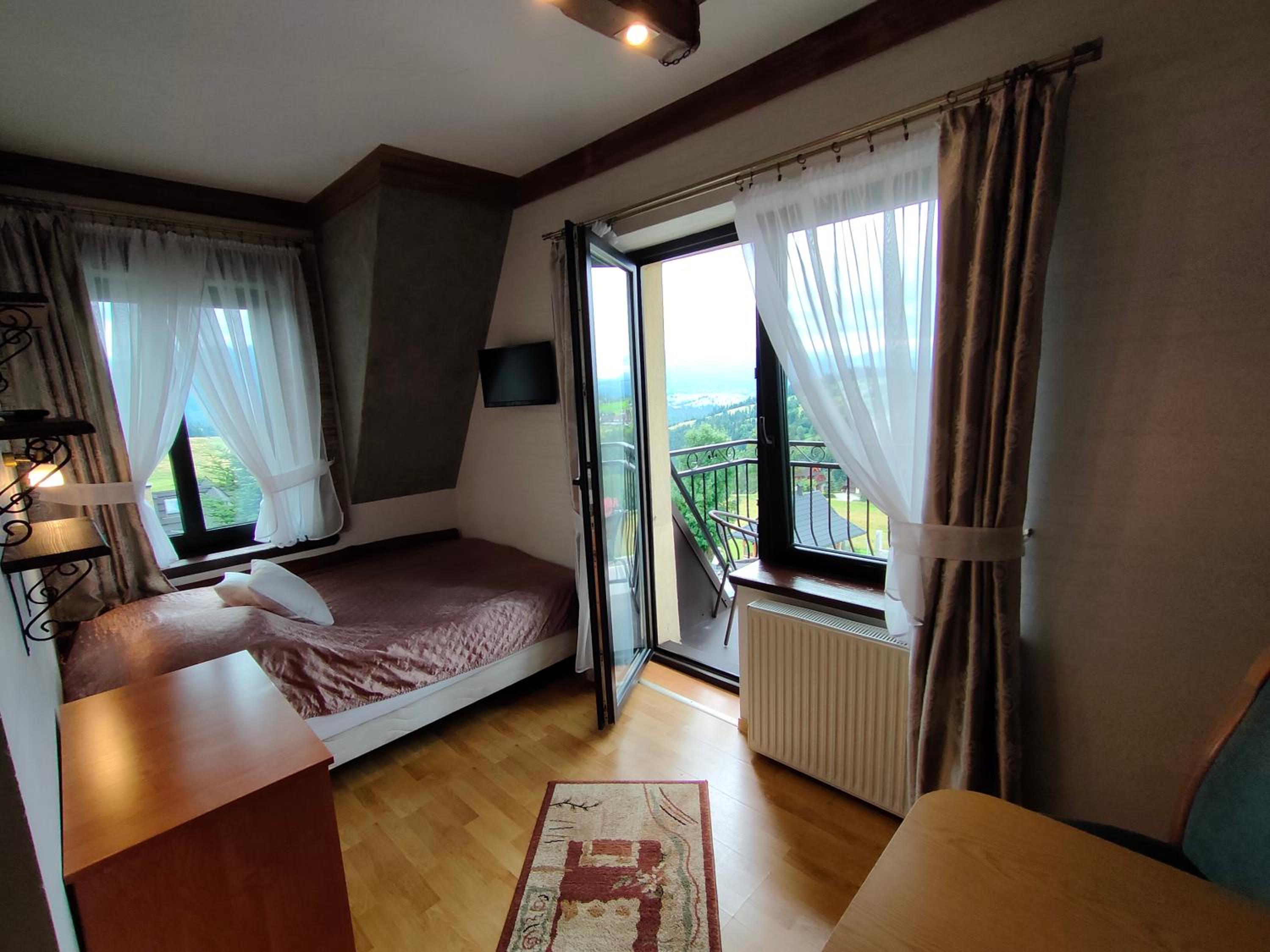 Double Room with Mountain View - Photo 3