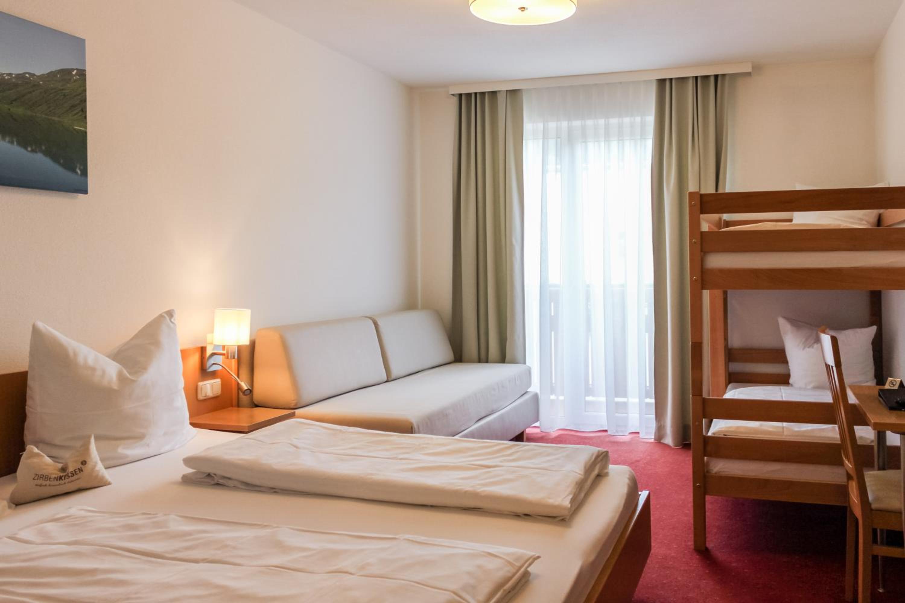 Quintuple Room With Balcony  photo 1