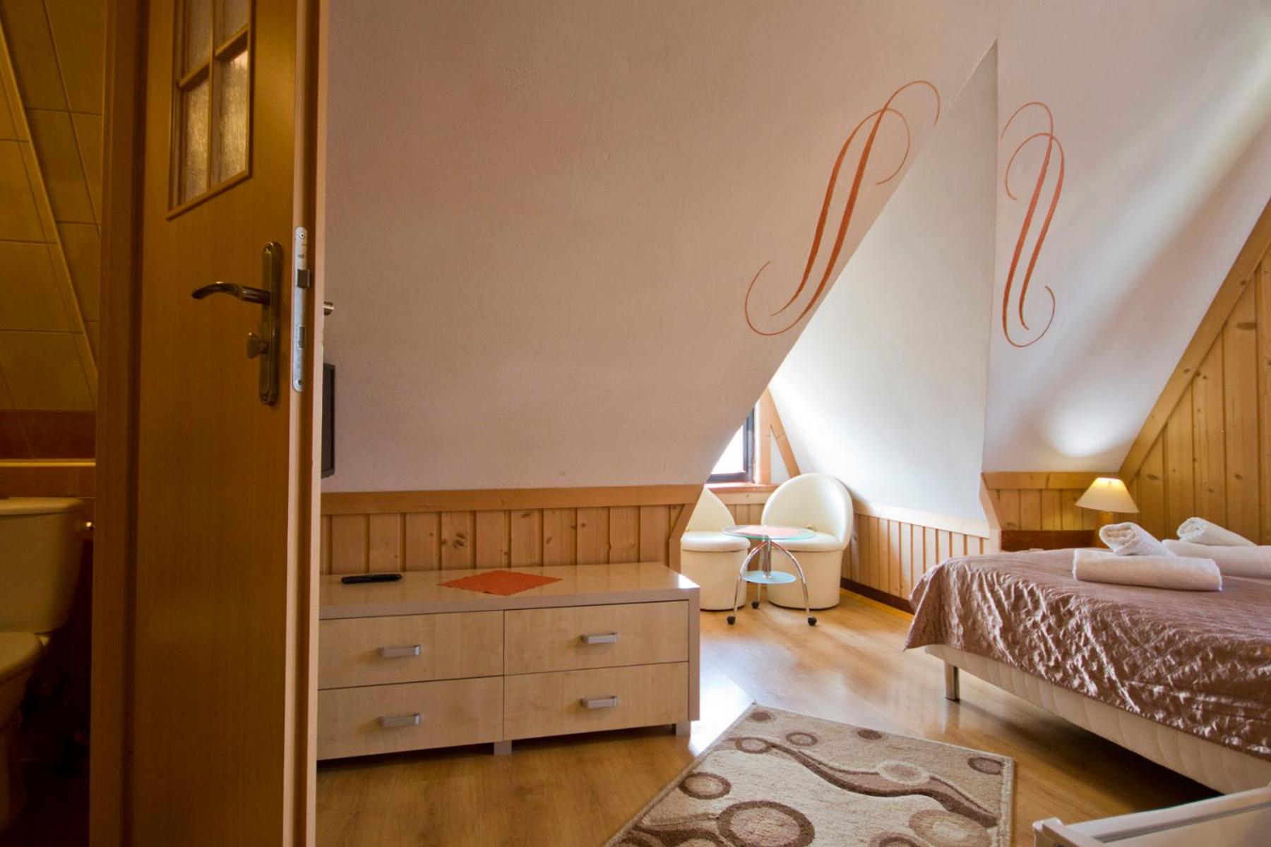 Double Room - Photo 4