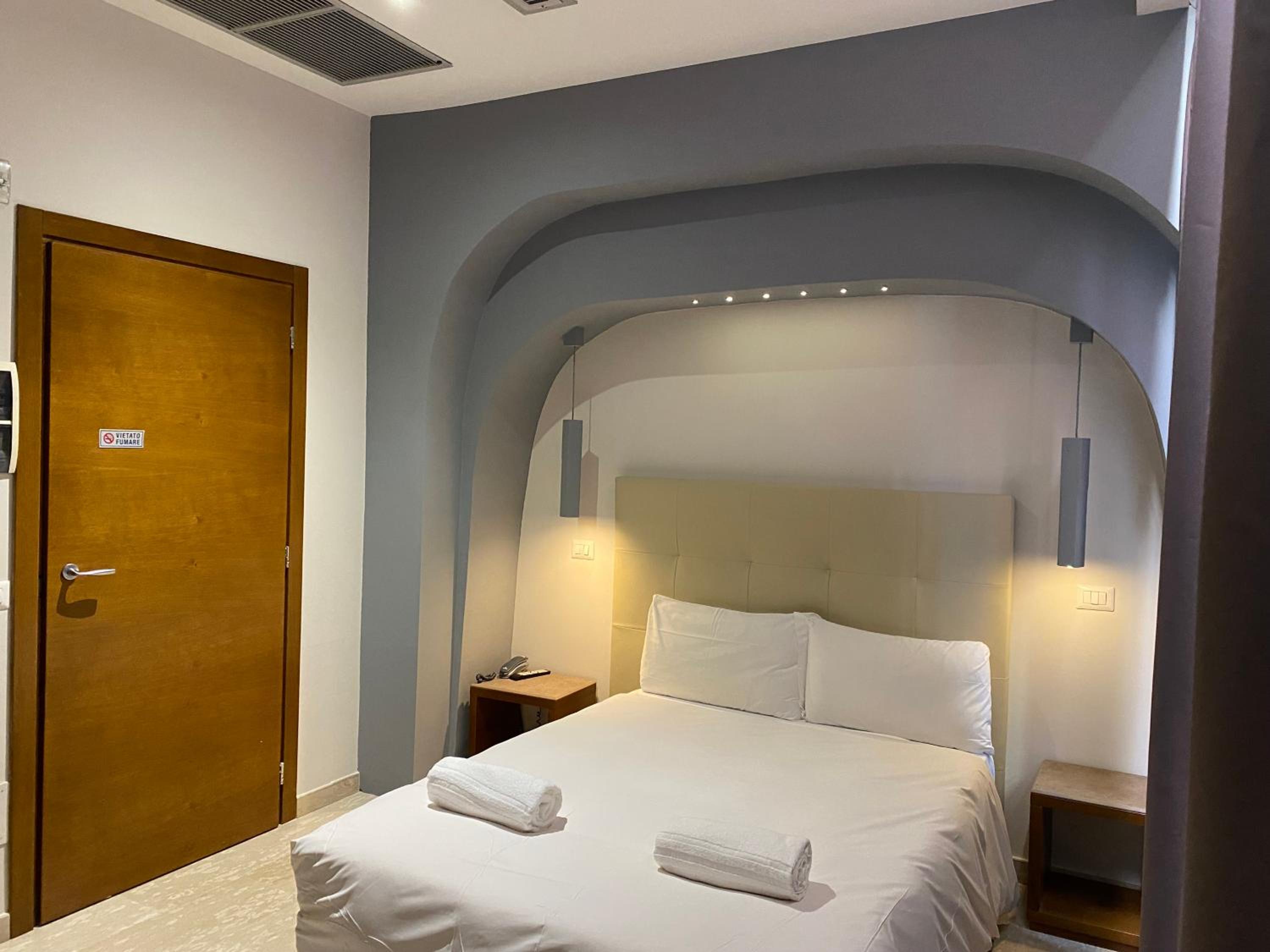 Standard Queen Room