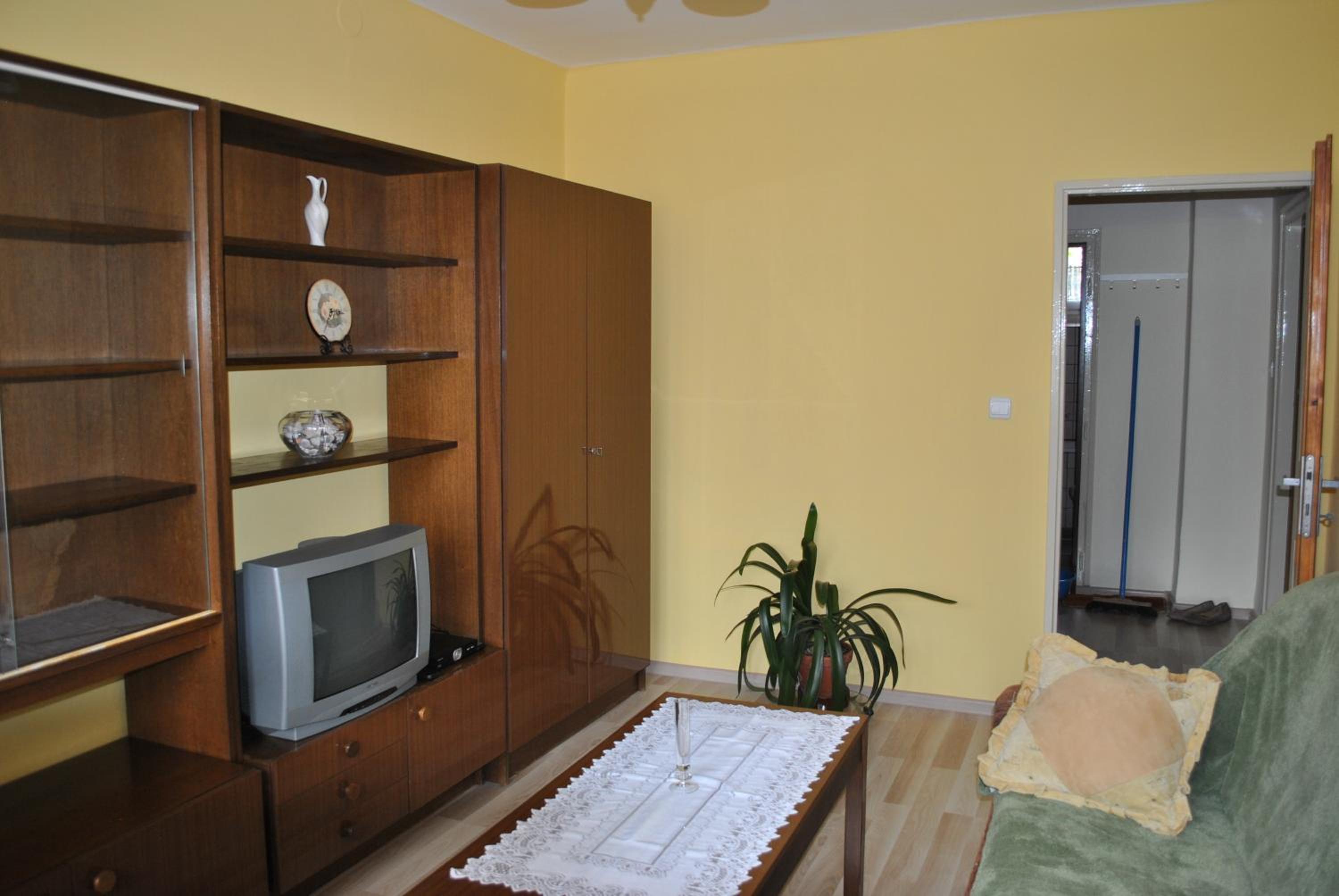 One-Bedroom Apartment photo 2