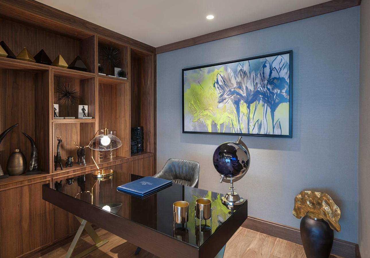 Presidential Suite with King Size Bed photo 2