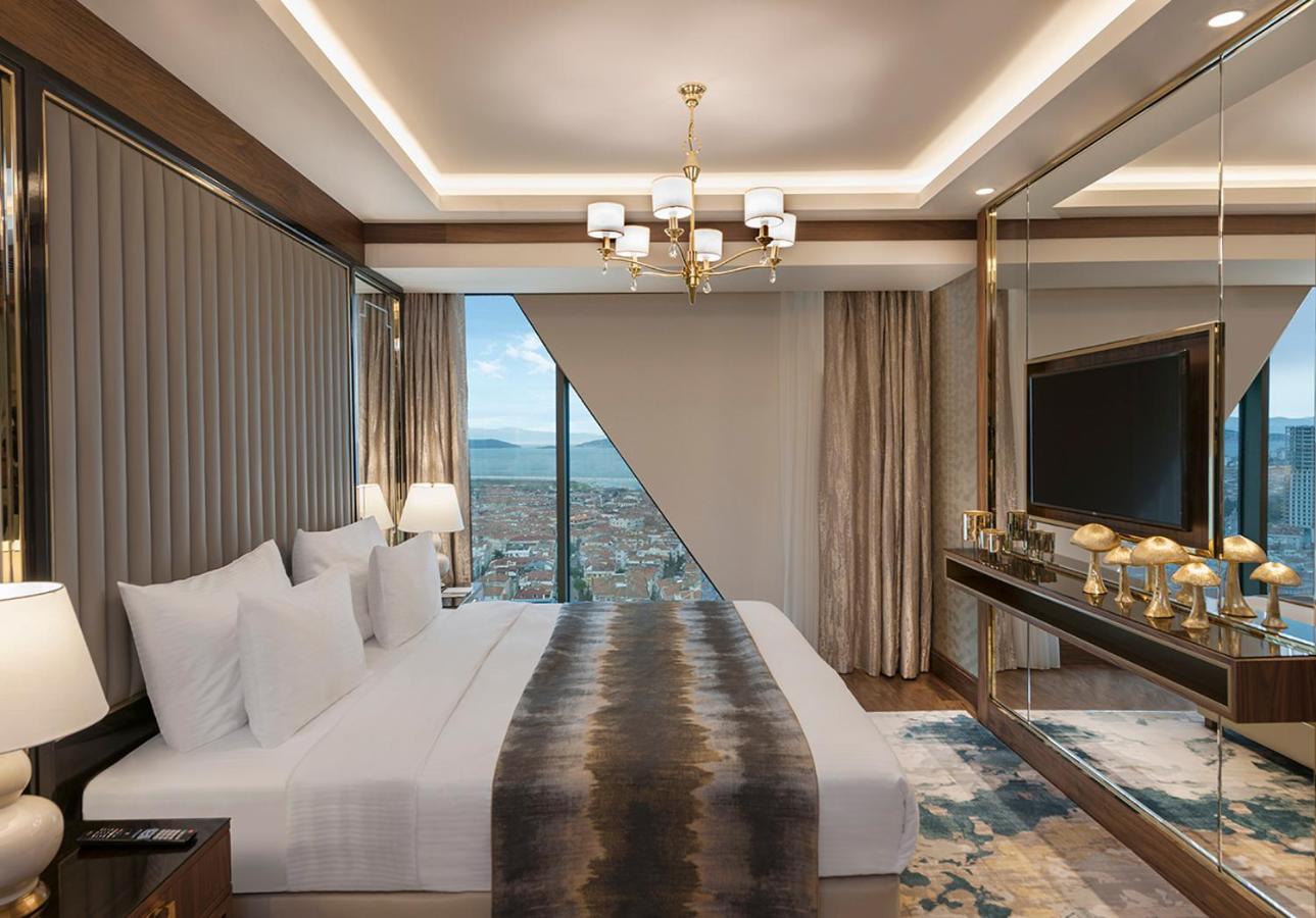 Presidential Suite with King Size Bed photo 3