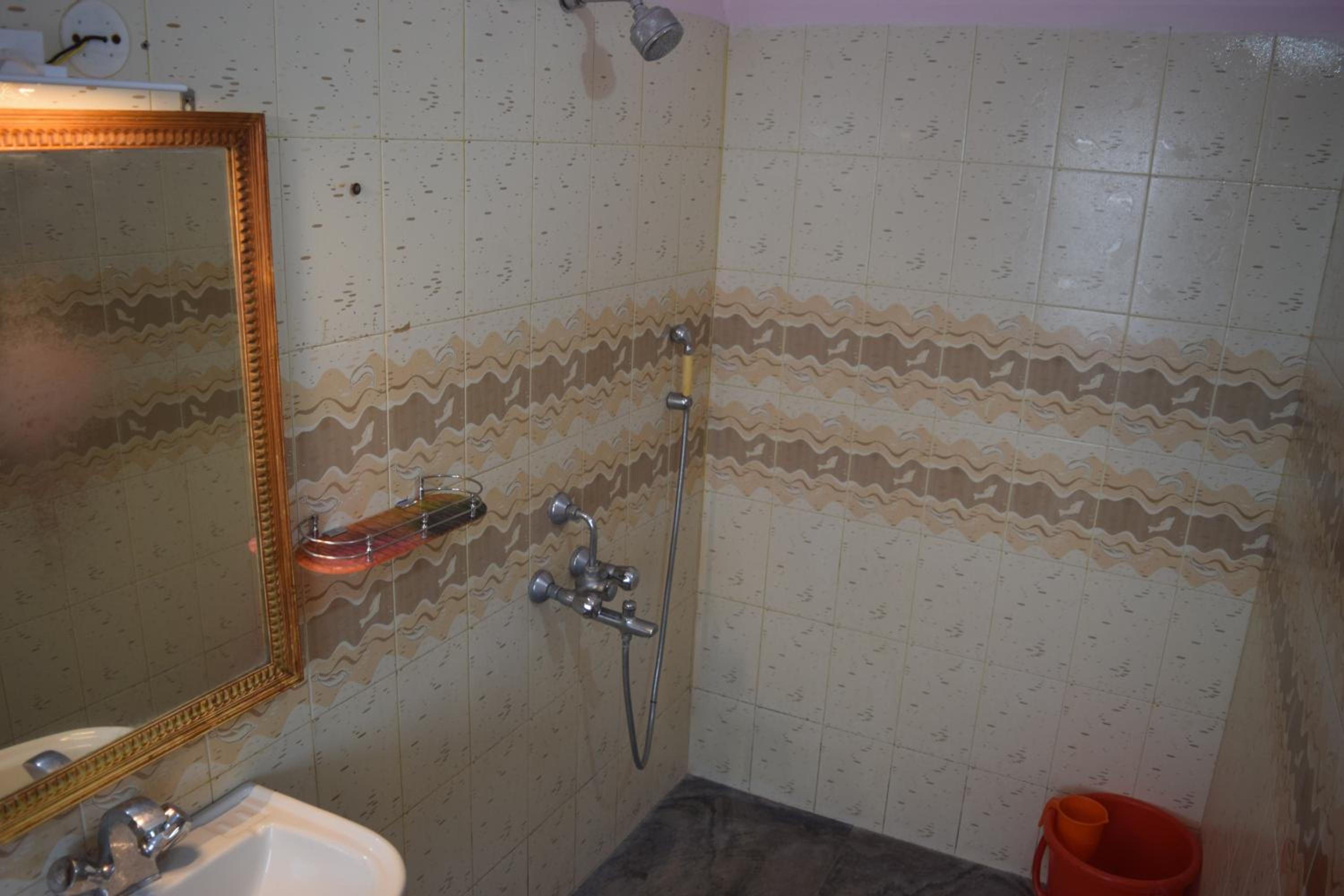 Deluxe Double Room with Balcony - Photo 6