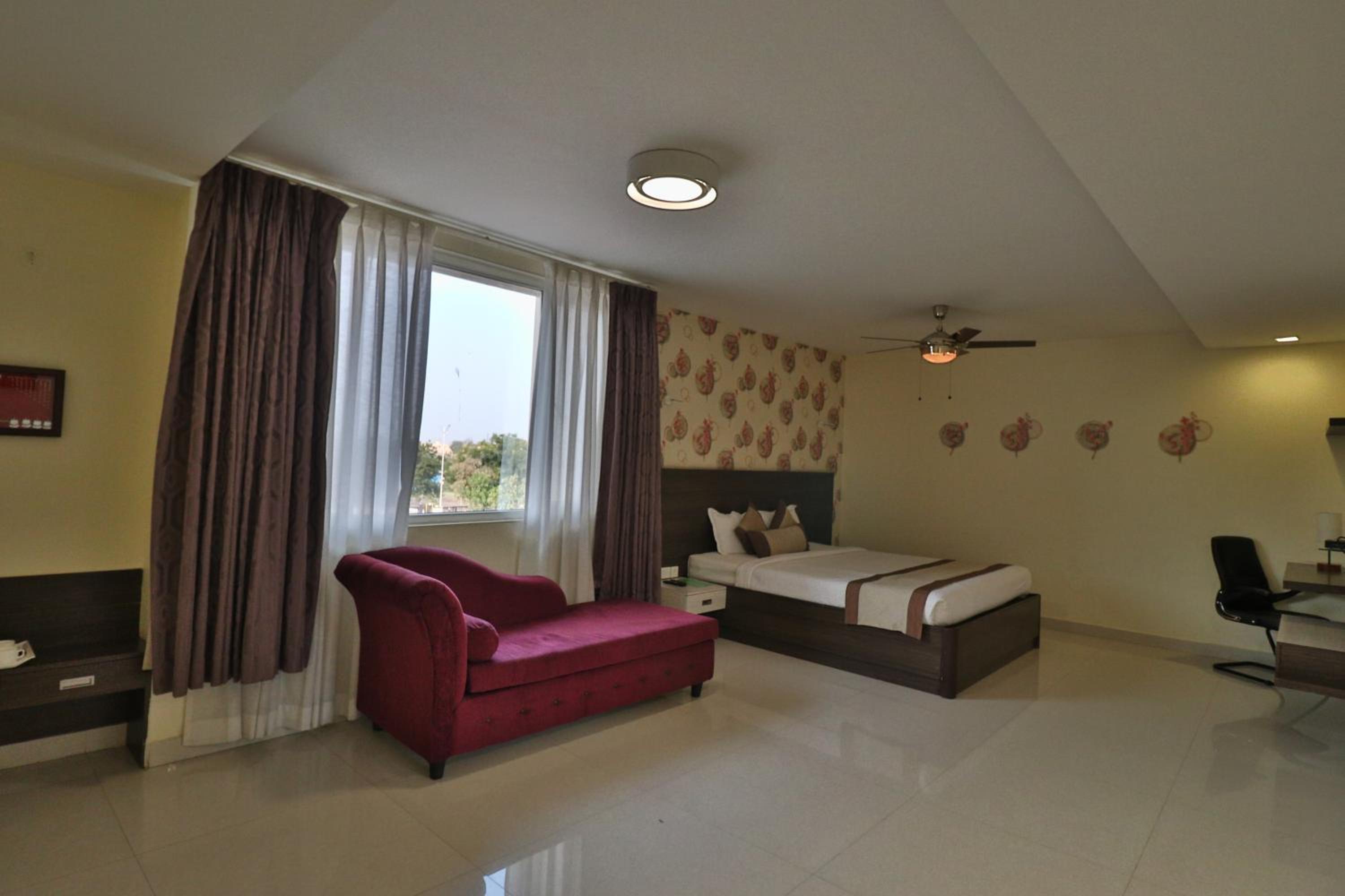 Family Room - Photo 4