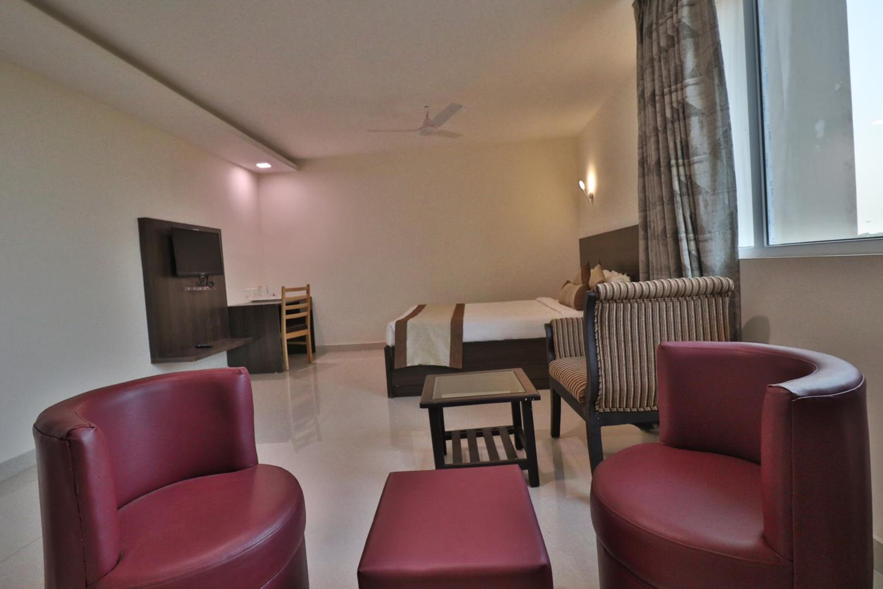 Executive Suite - Photo 1