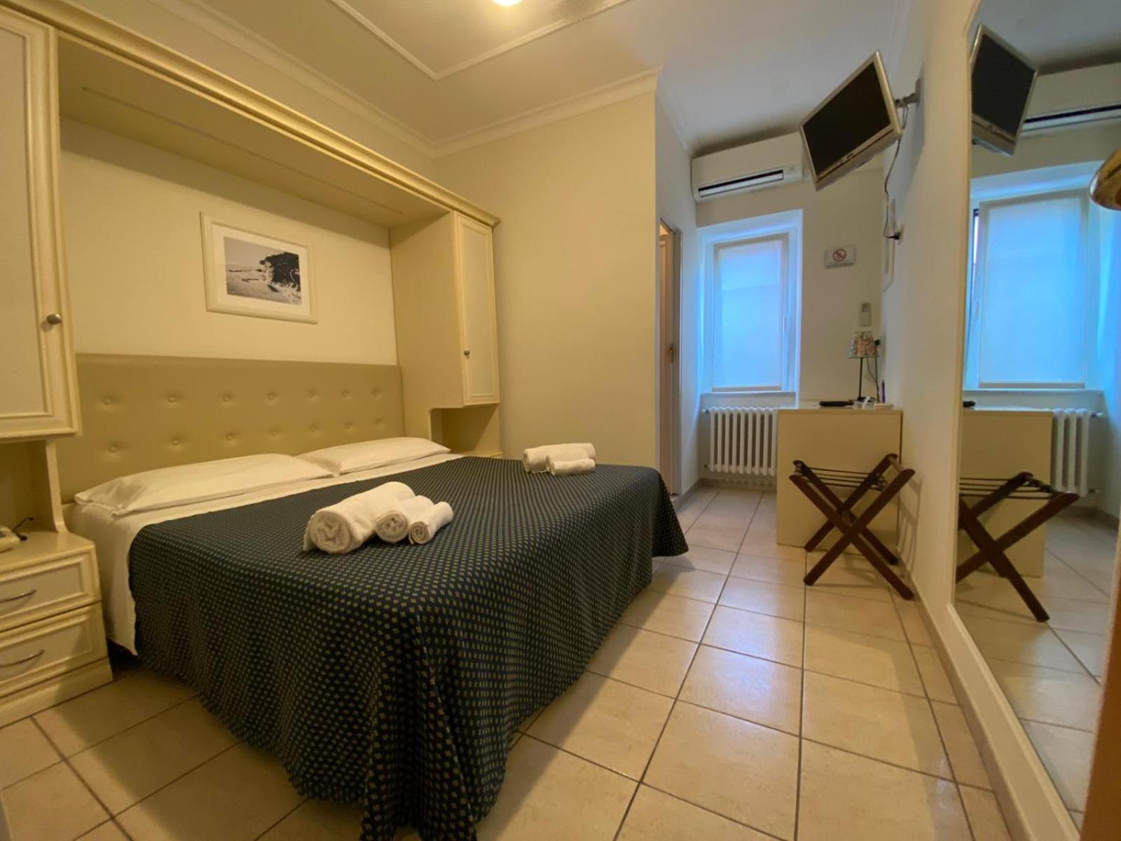 Small Double Room with Internal Bathroom photo 1