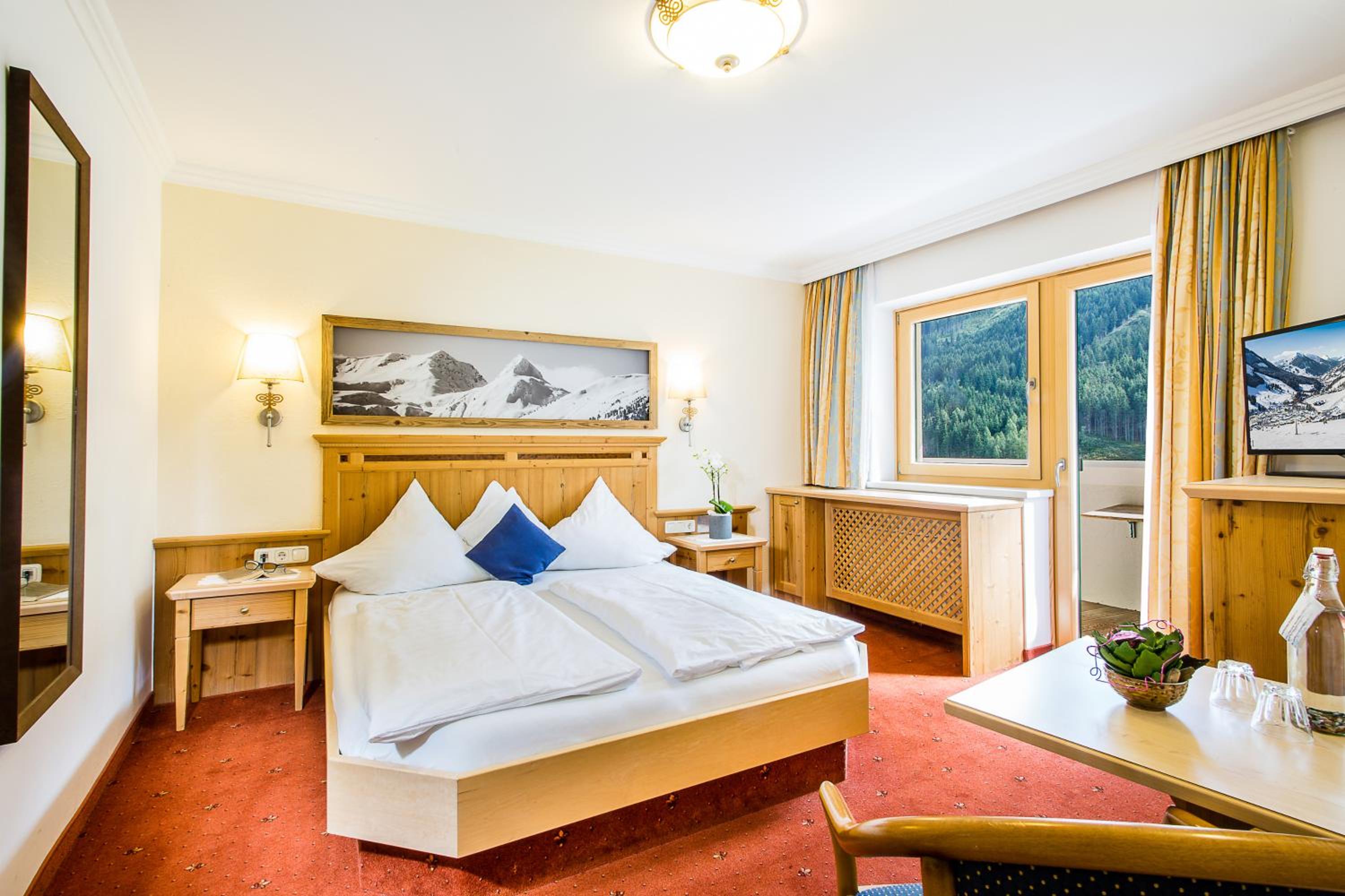 Comfort Double Room with Balcony - Photo 4