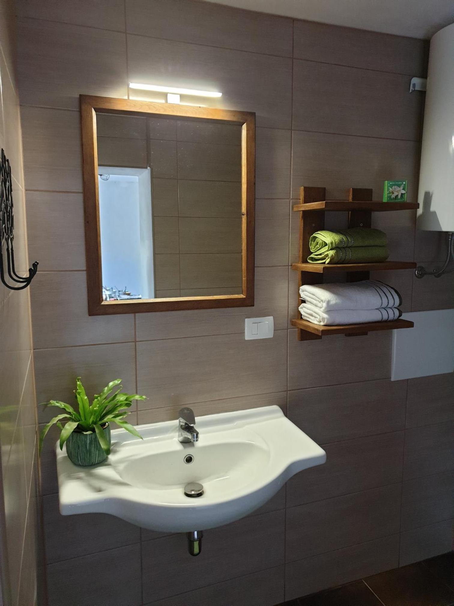 Comfort Triple Room with Shower photo 3