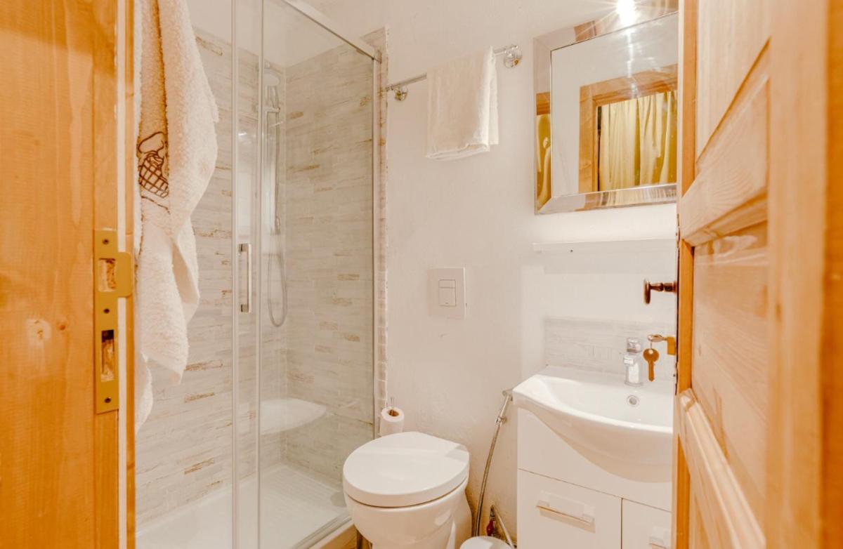 Economy Double Room with Private Bathroom photo 2