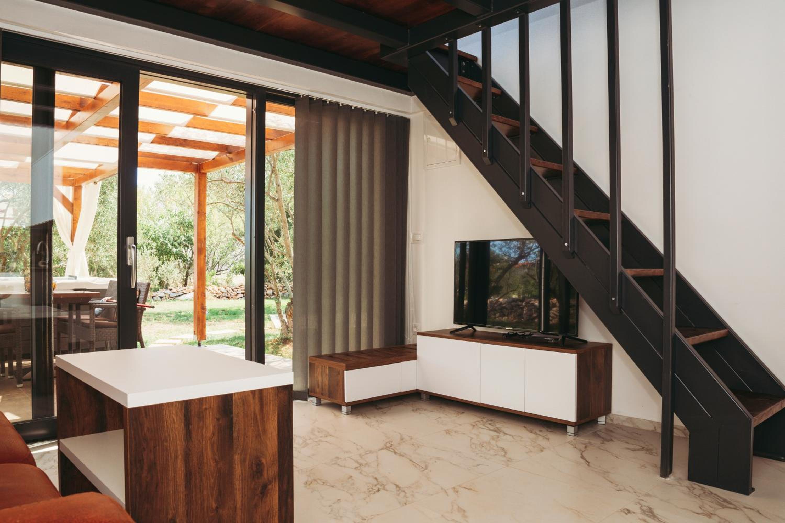 One-Bedroom House photo 1